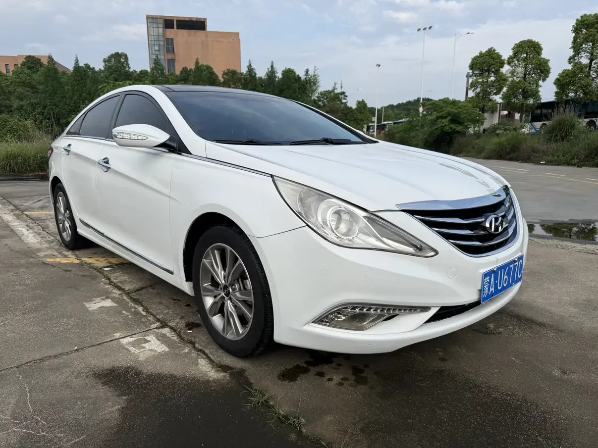 Hyundai sonata eight