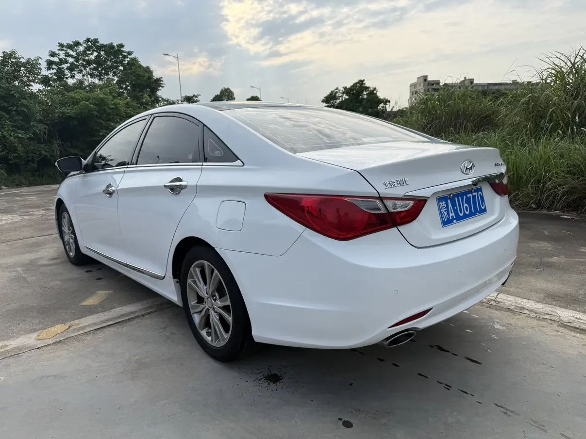Hyundai sonata eight