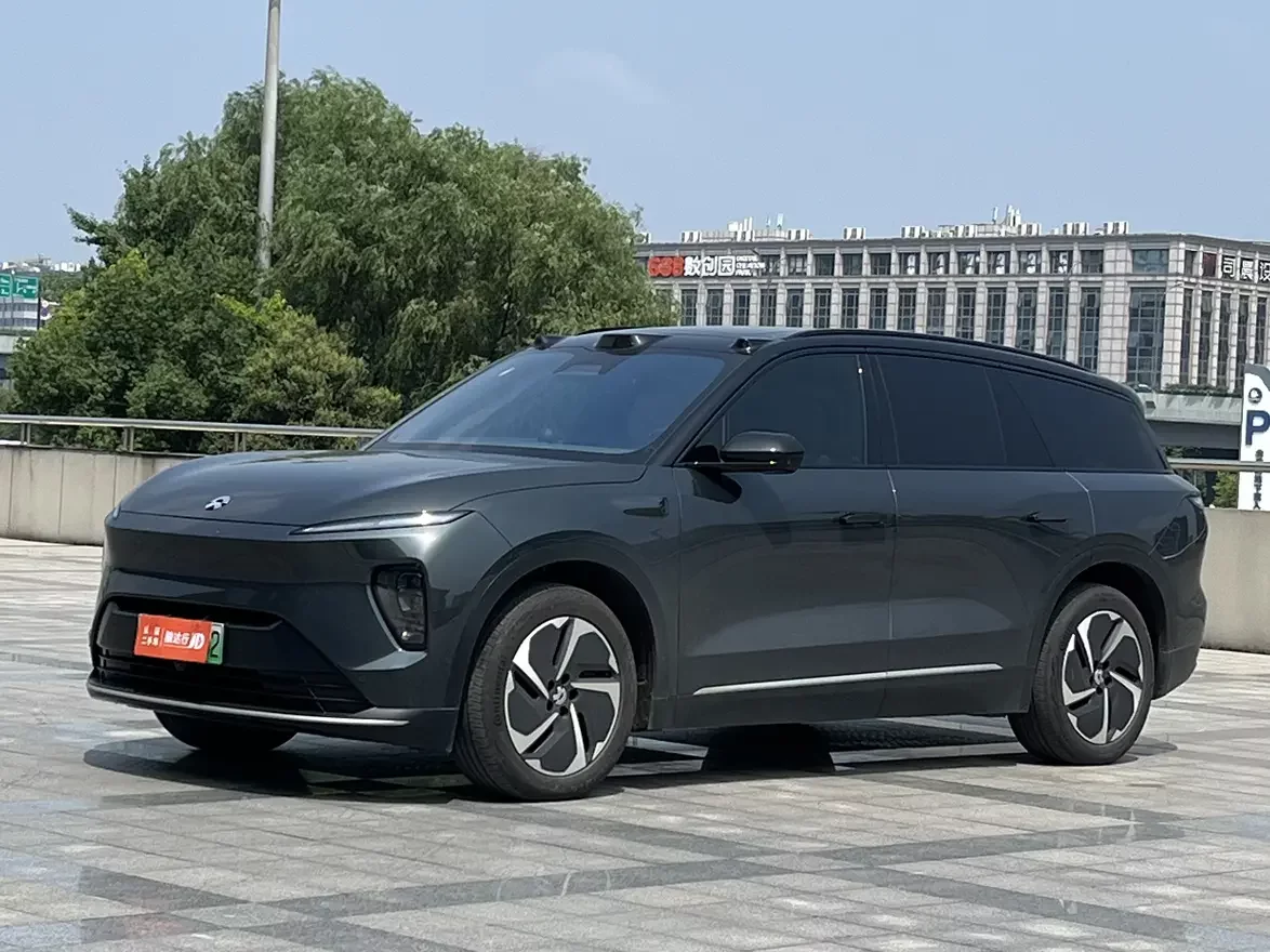 NIO ES8