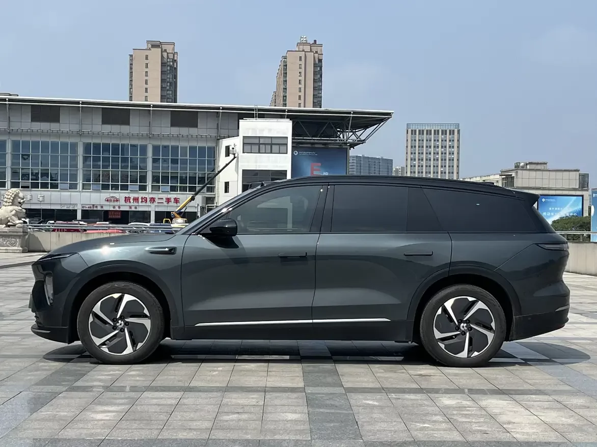NIO ES8