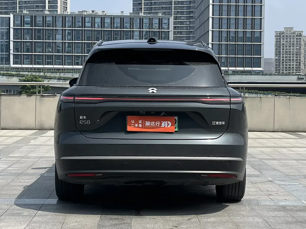 NIO ES8