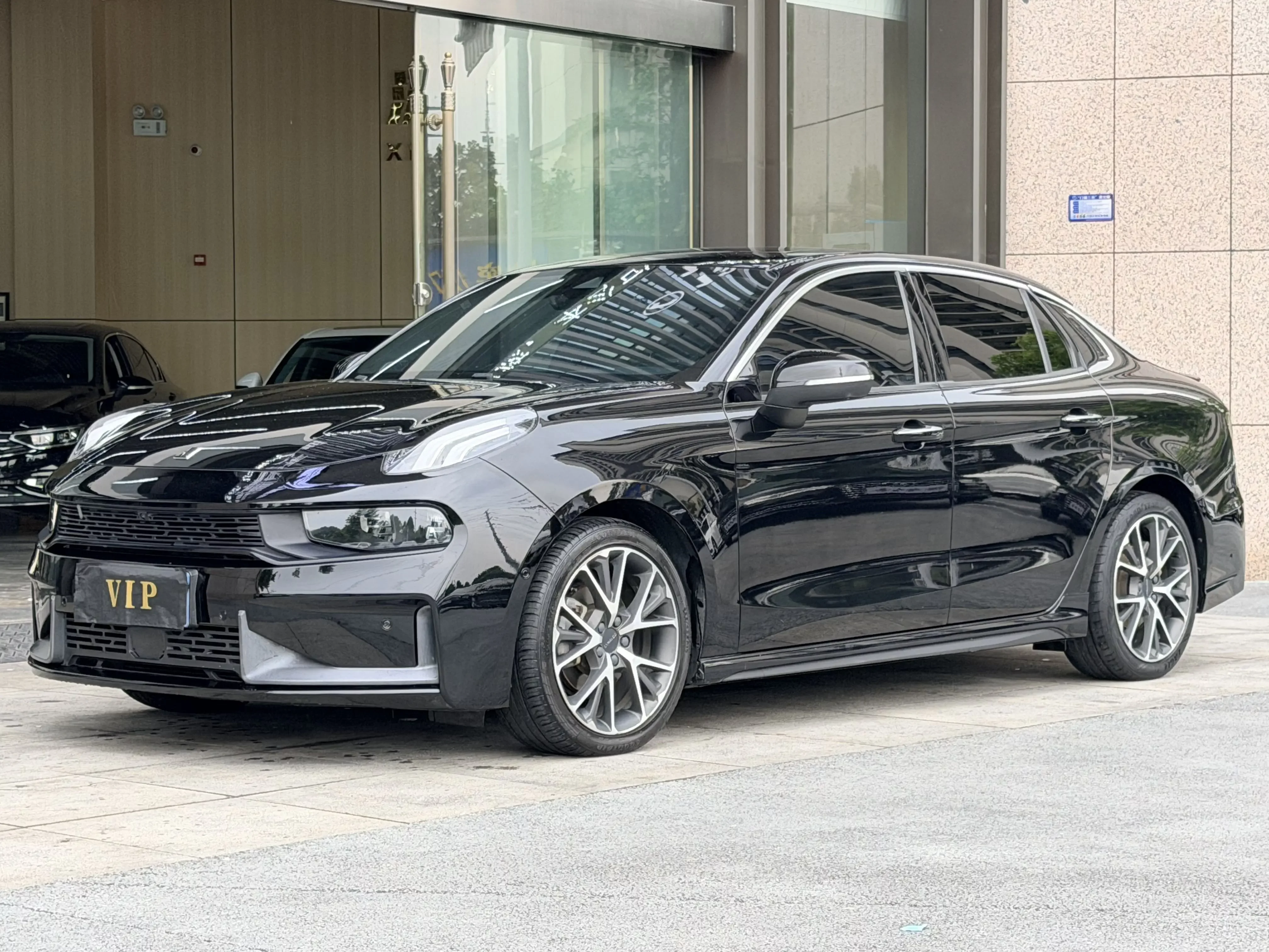 Lynk & Co 03