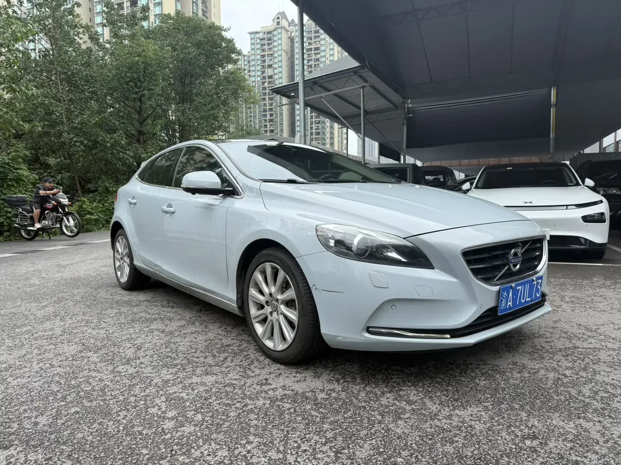 Volvo V40