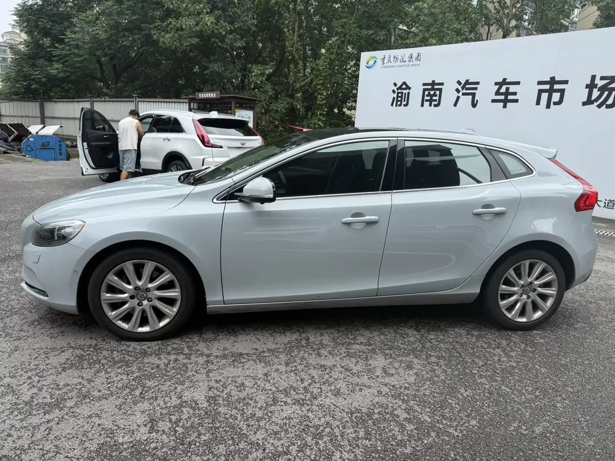 Volvo V40