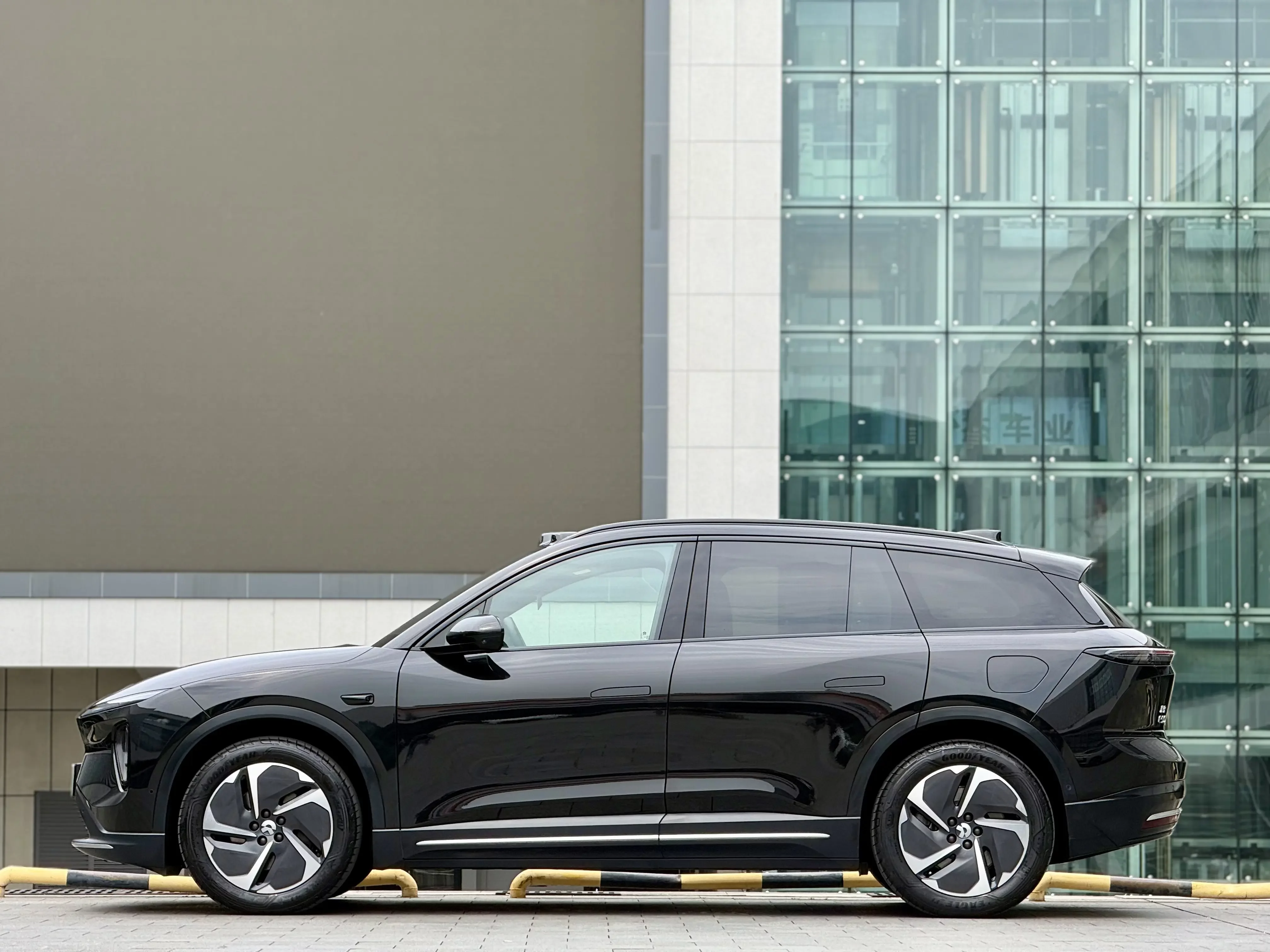 NIO ES6