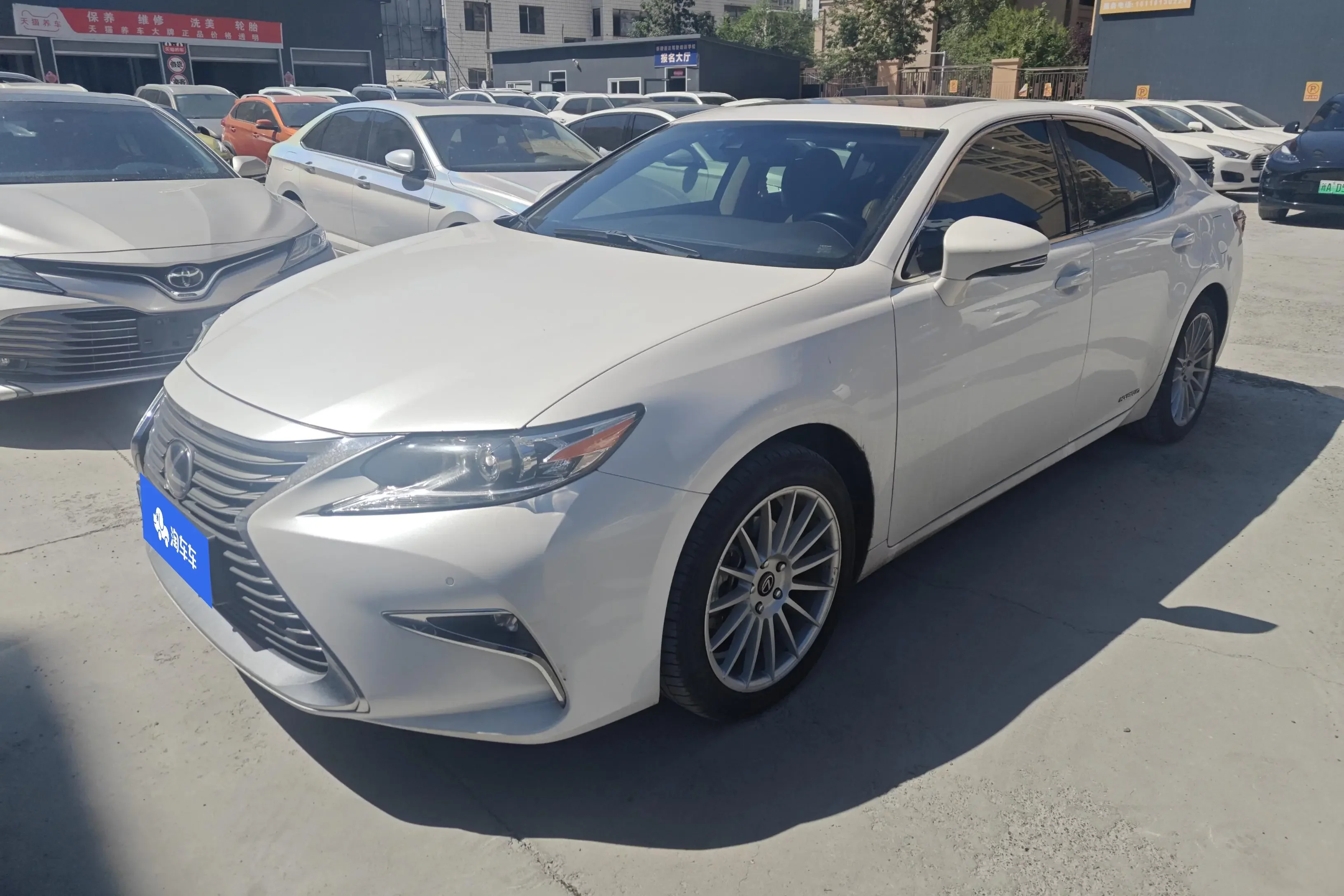 Lexus ES