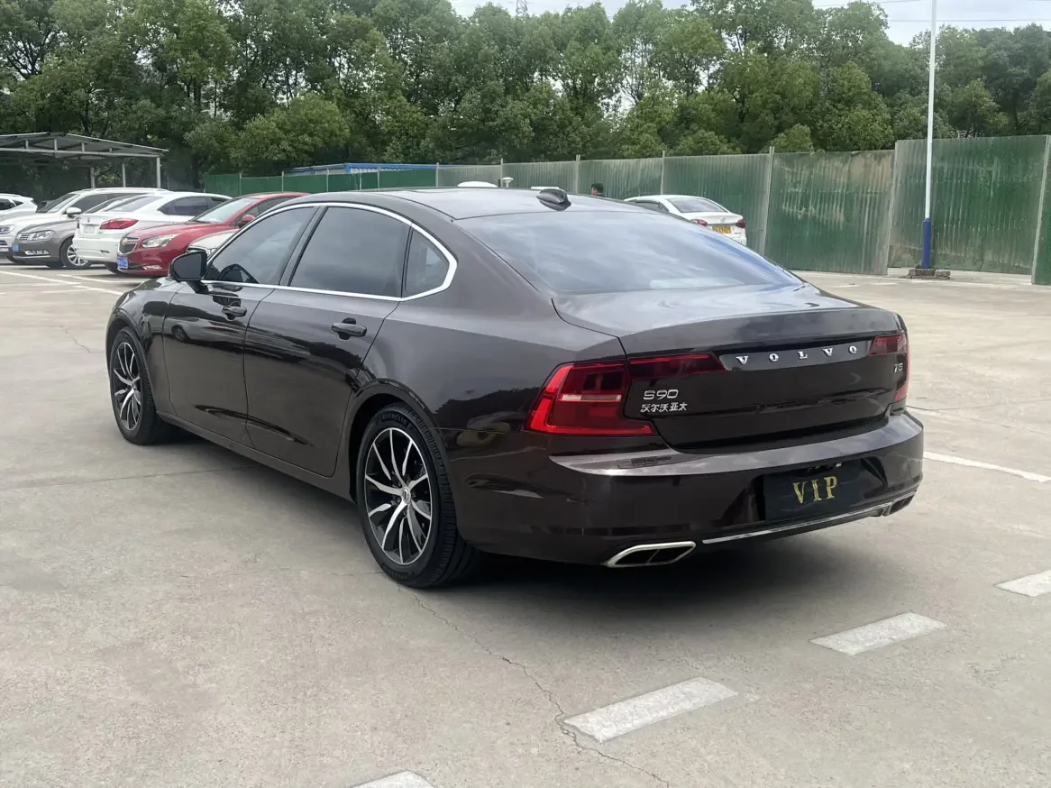 Volvo S90