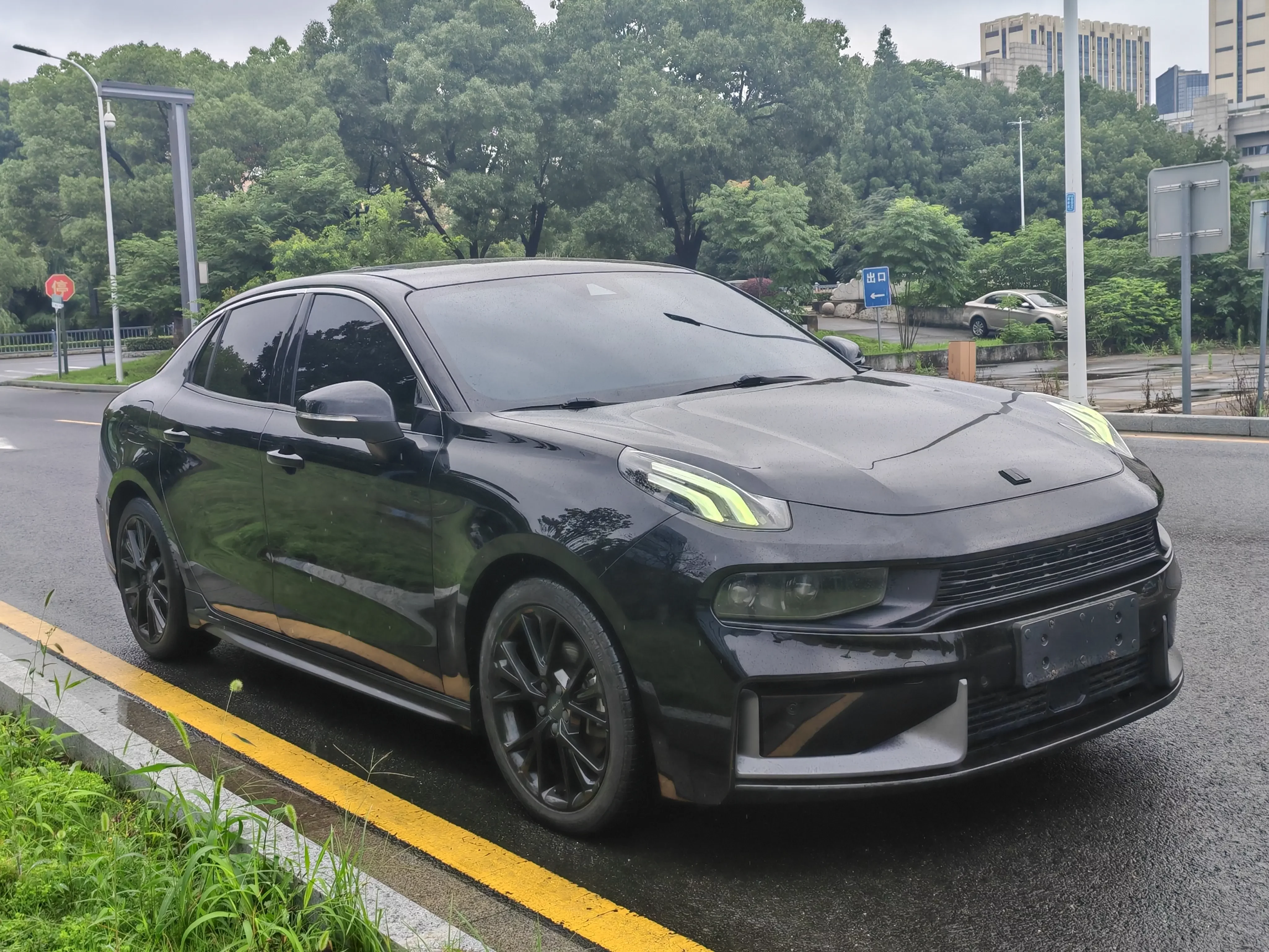 Lynk & Co 03