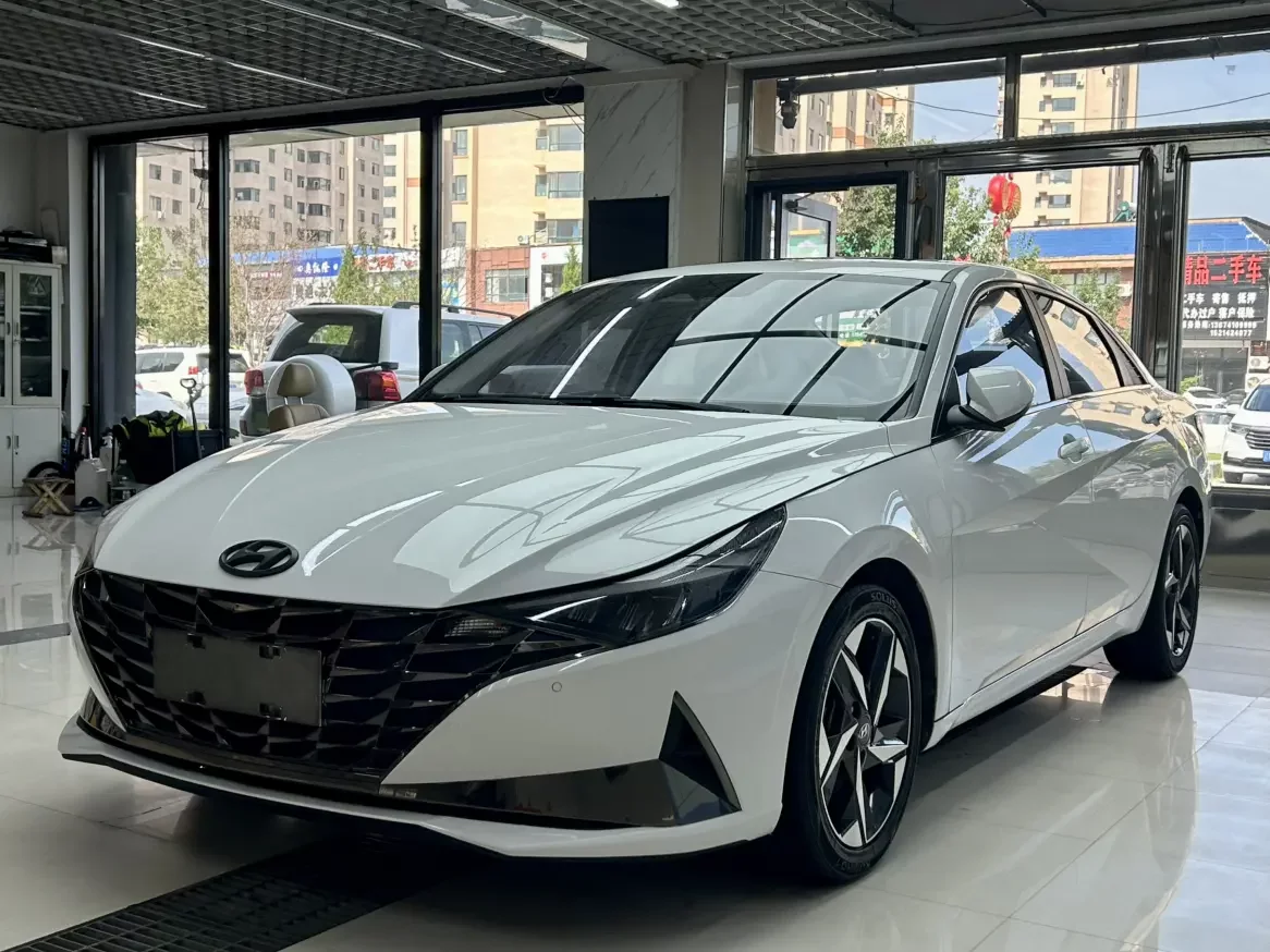 HYUNDAI ELANTRA