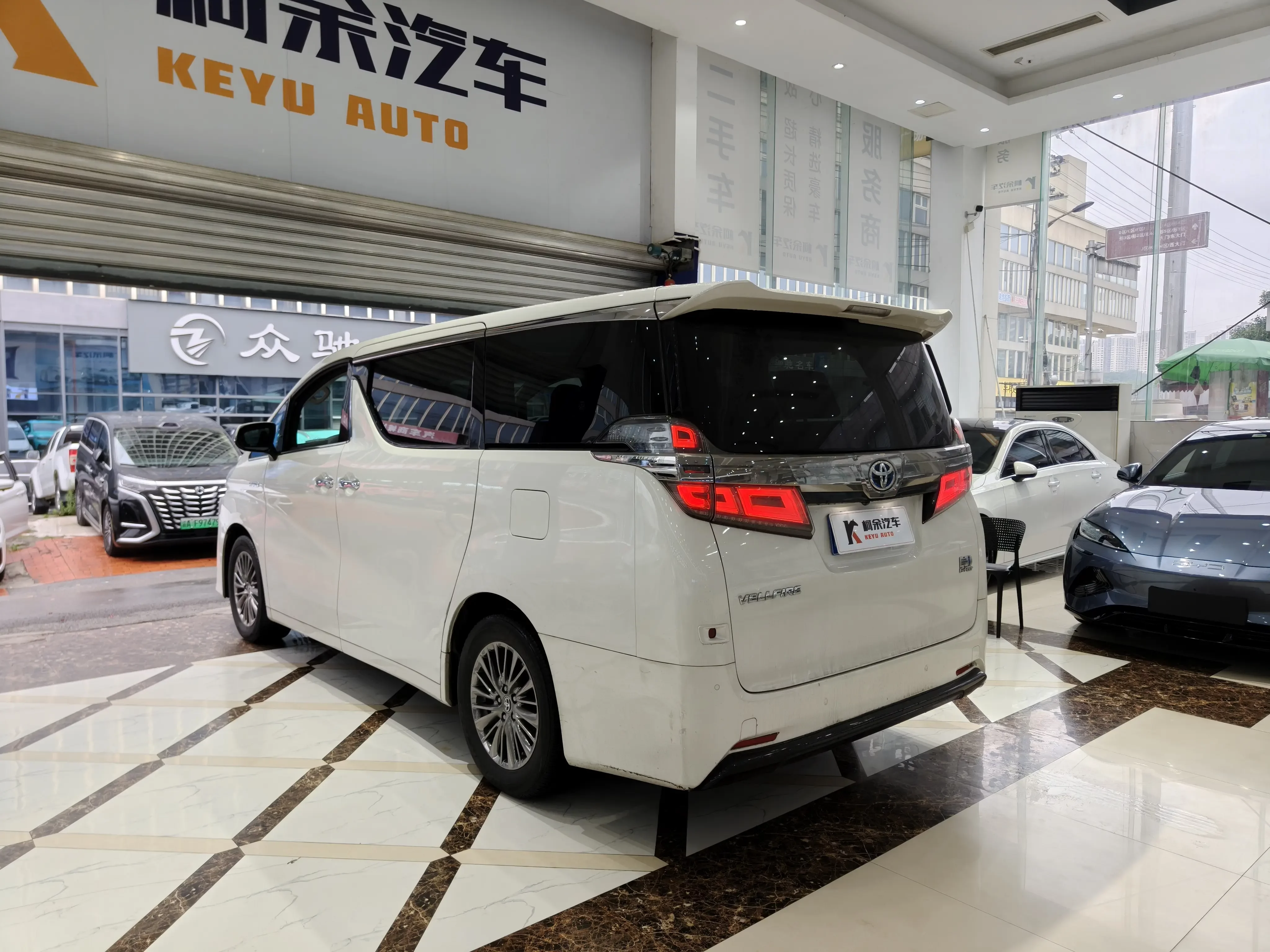 Toyota Crown Wellfire