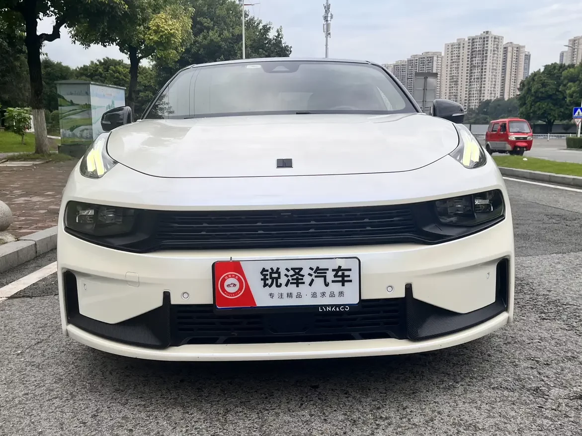 Lynk & Co 03