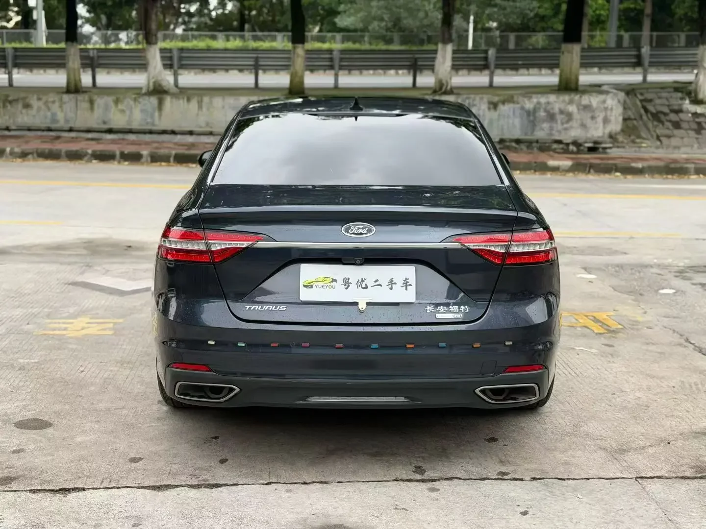 Ford Taurus