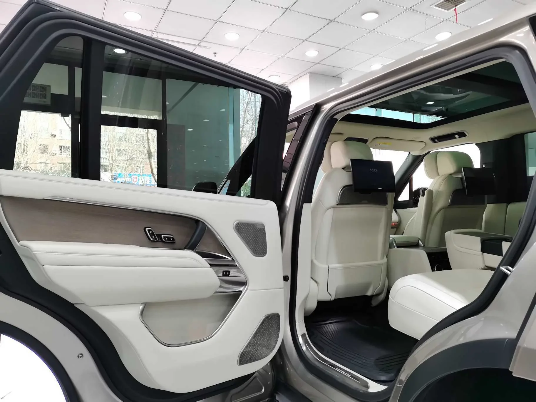 Land Rover range rover