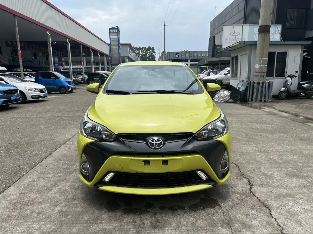 Toyota Yaris L