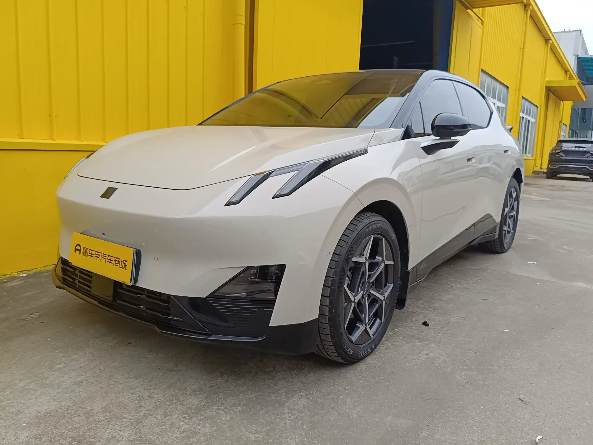 Lynk & Co Z20