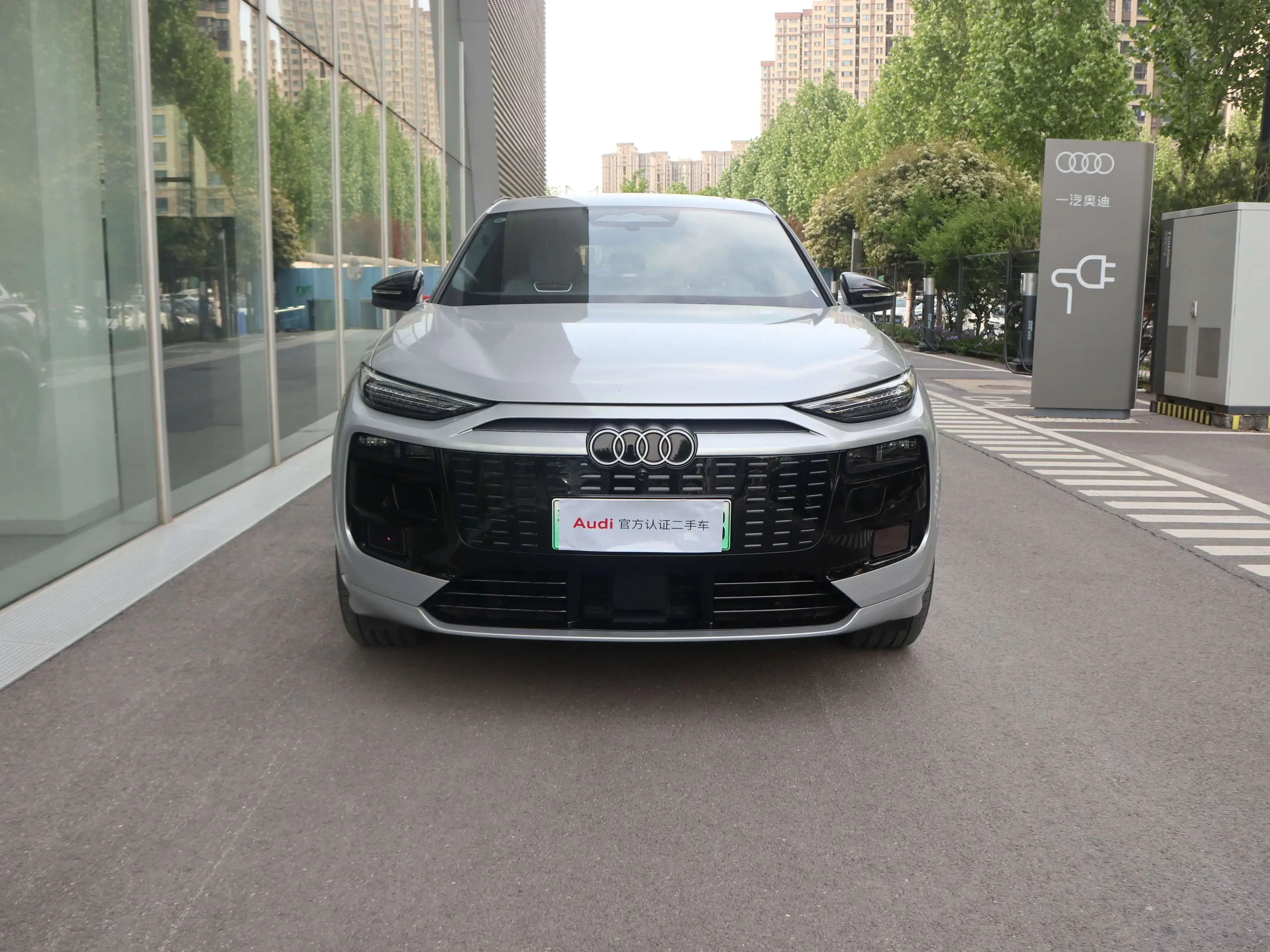 Audi Q6L e-tron  из Китая