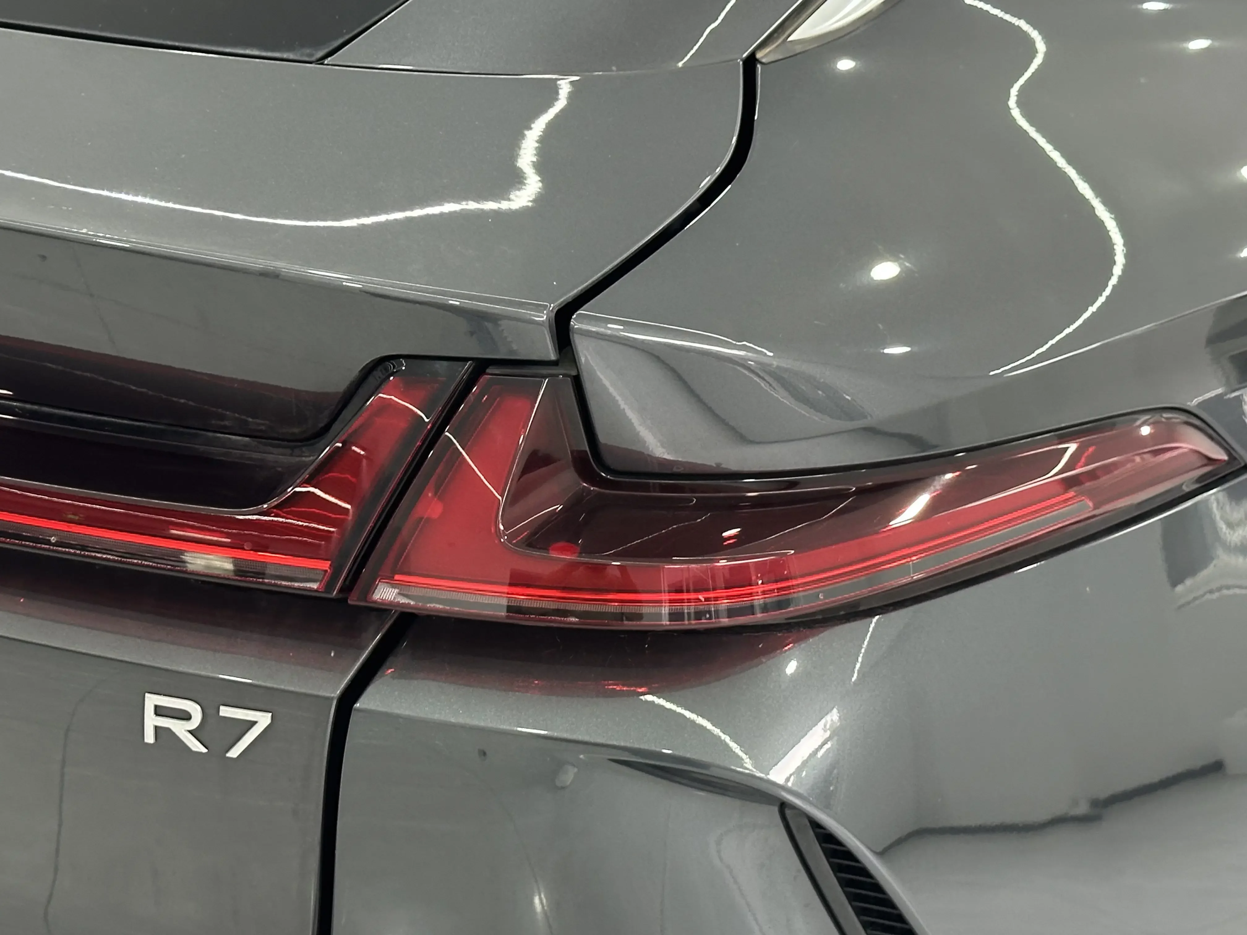 Rising Auto Feifan R7