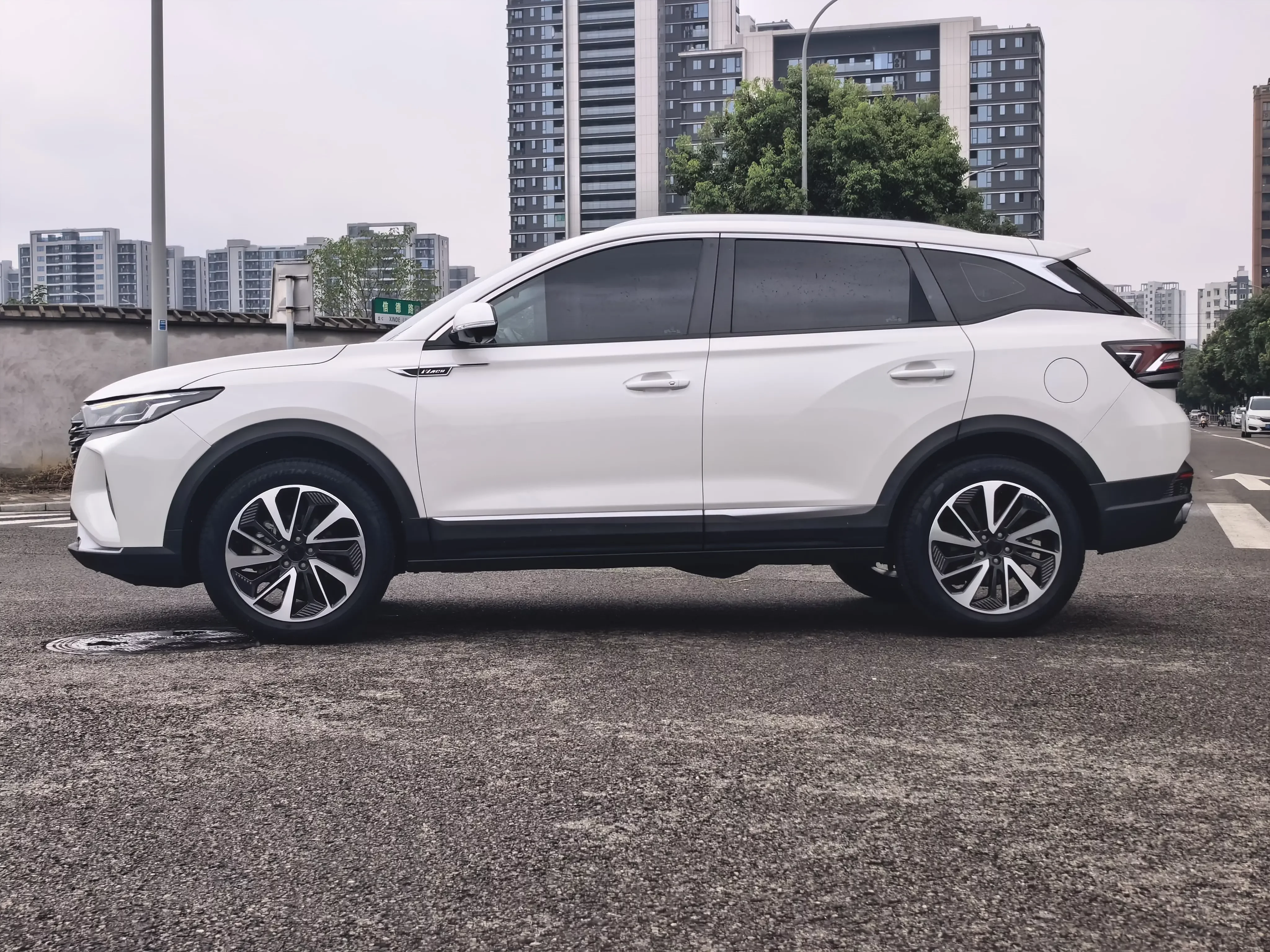 Dongfeng Fengshen AX7