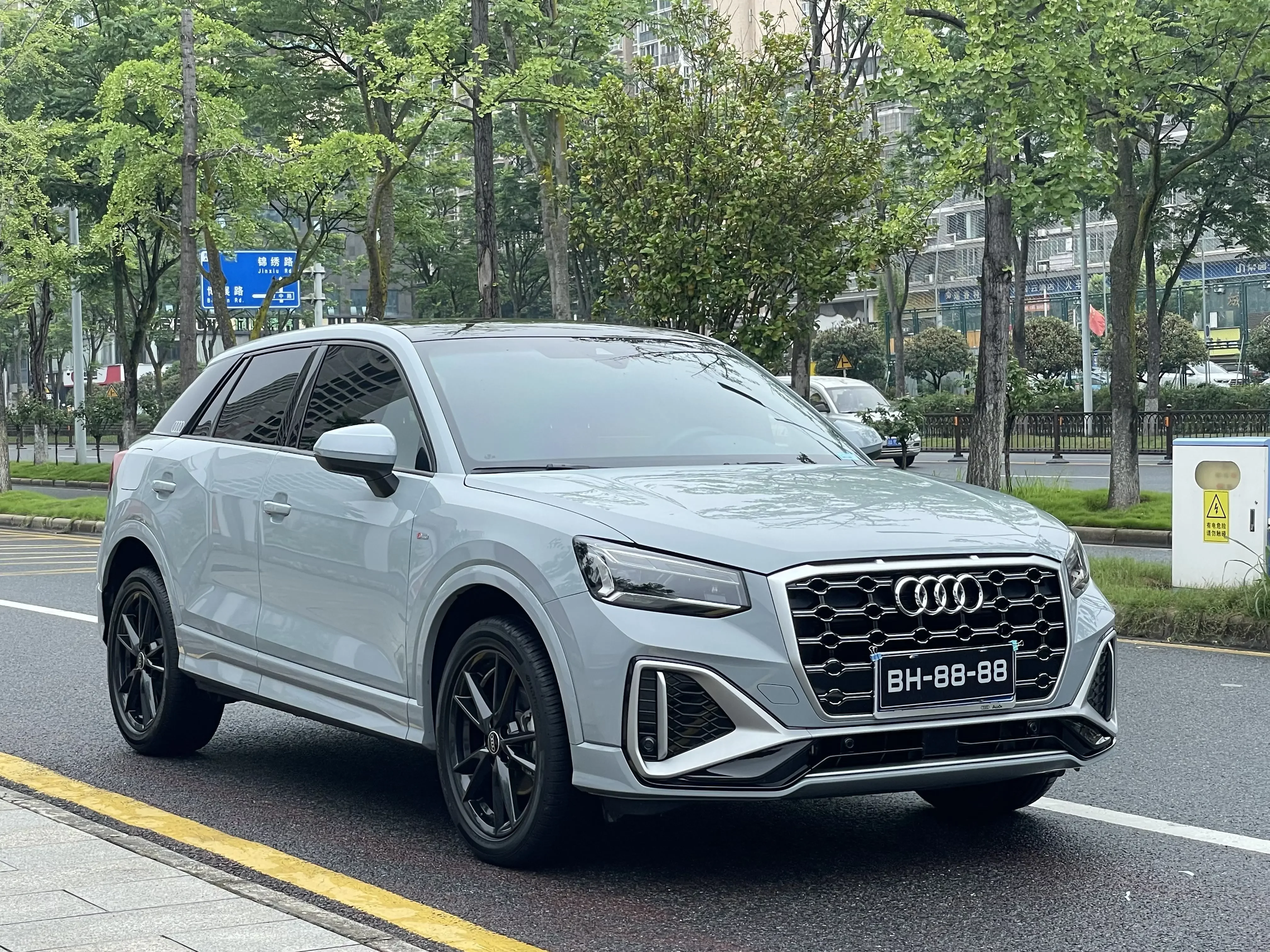 Audi Q2L