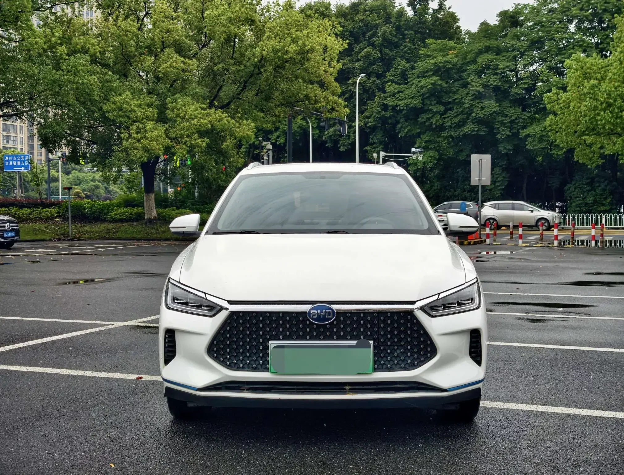 BYD e2