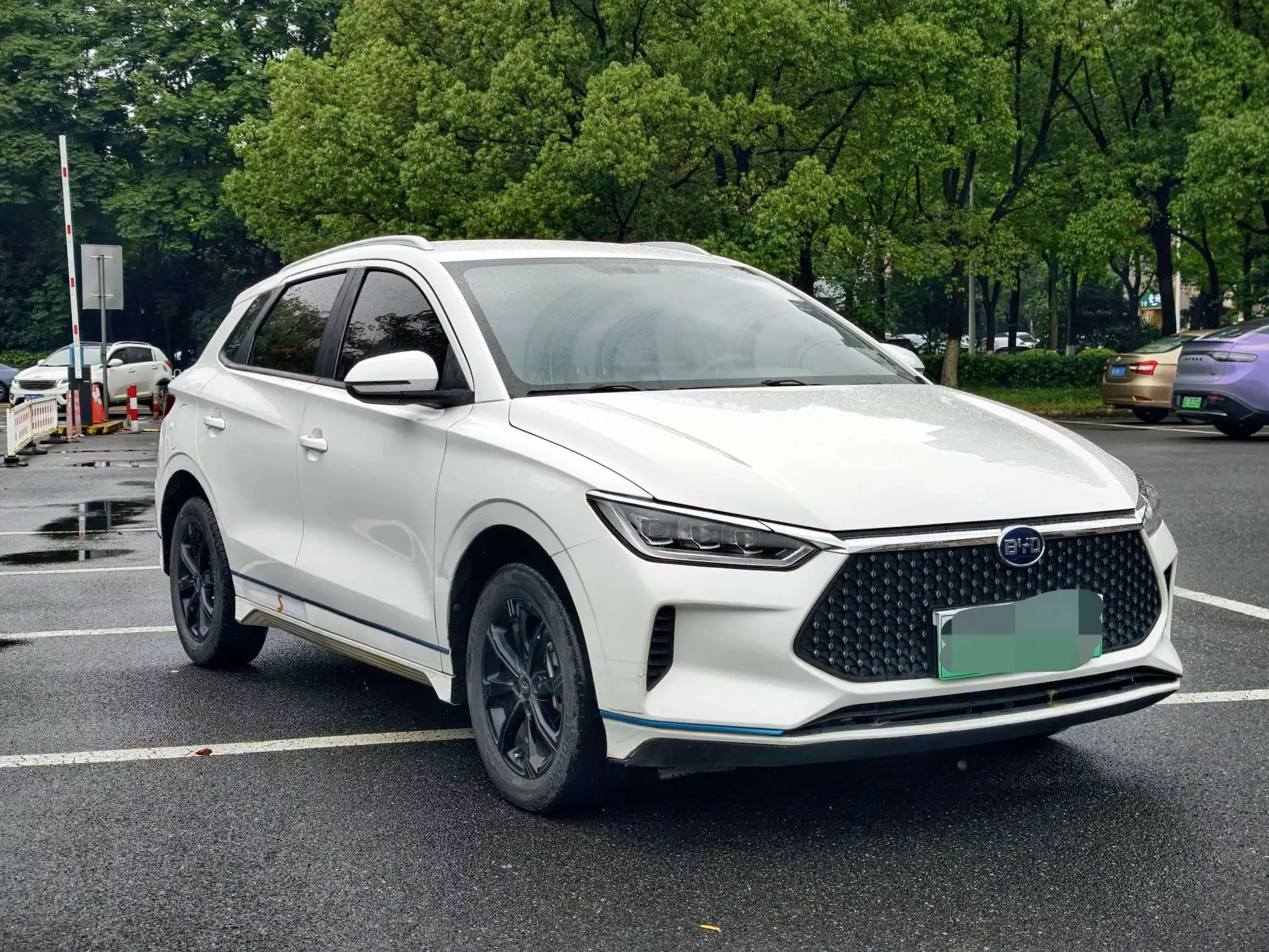 BYD e2