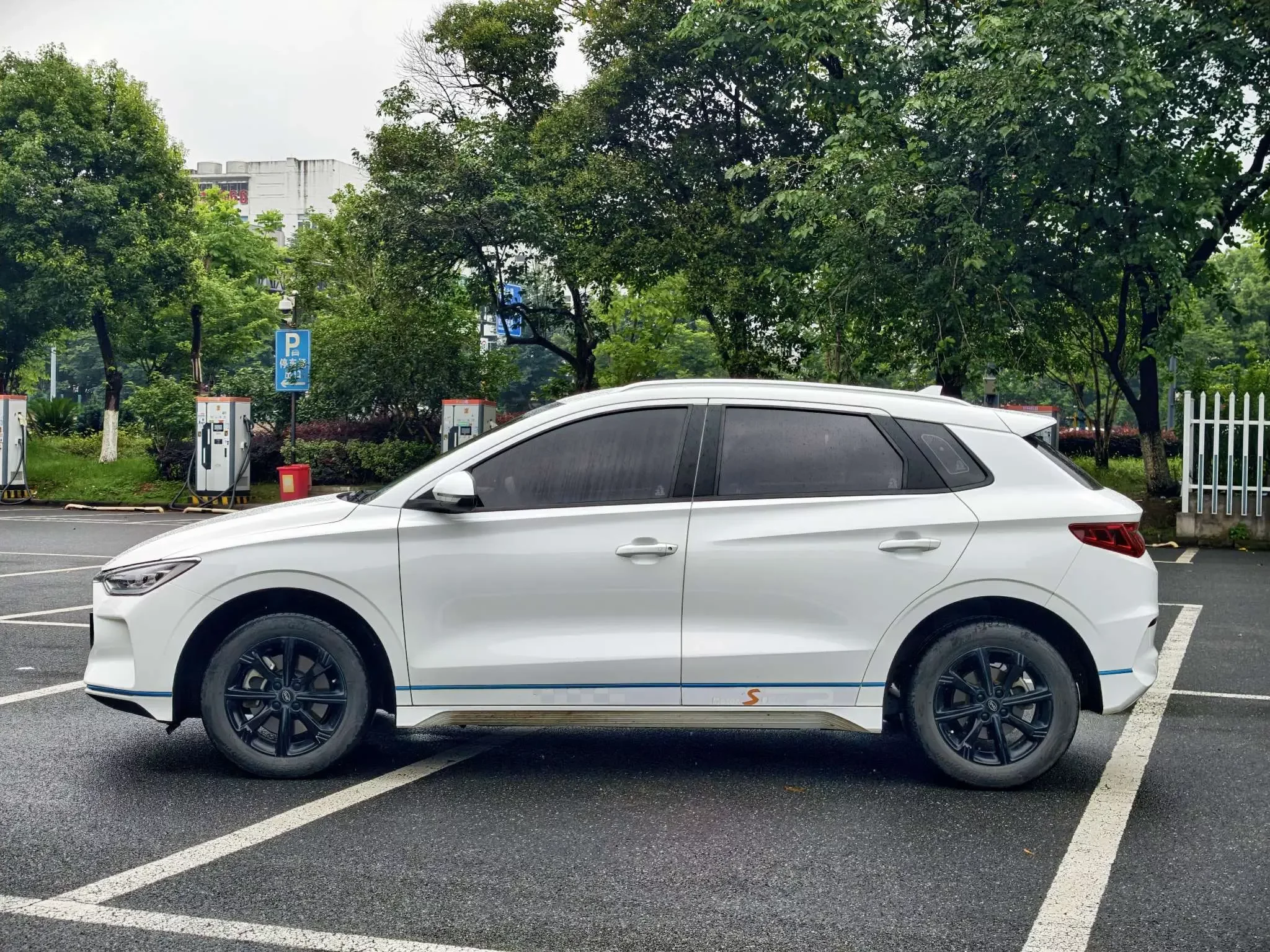 BYD e2