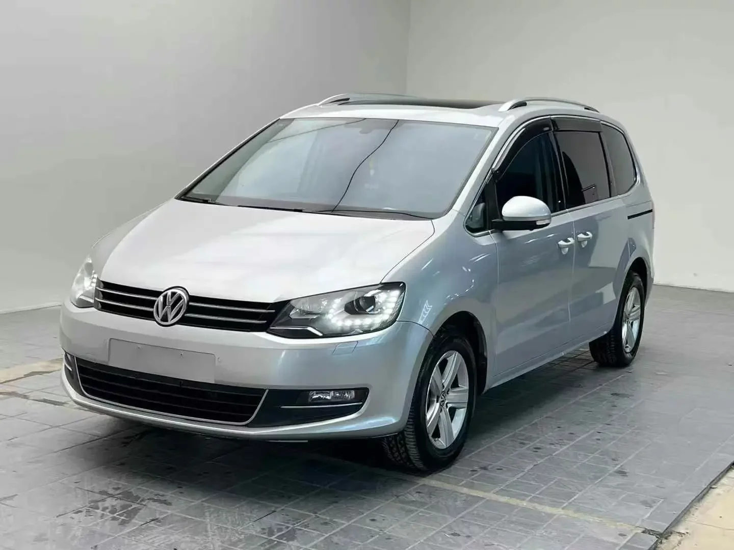 Volkswagen Sharon