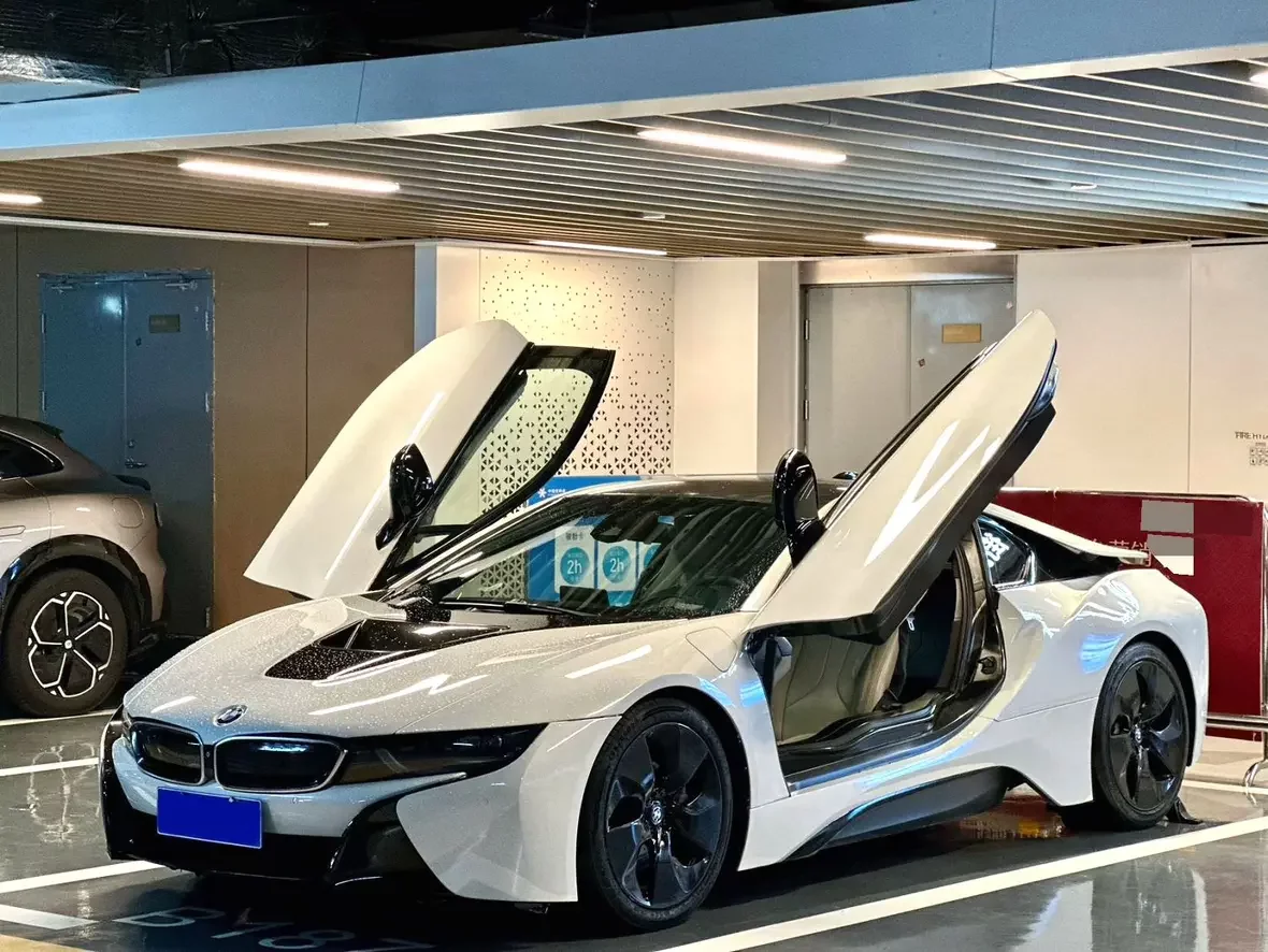 BMW i8