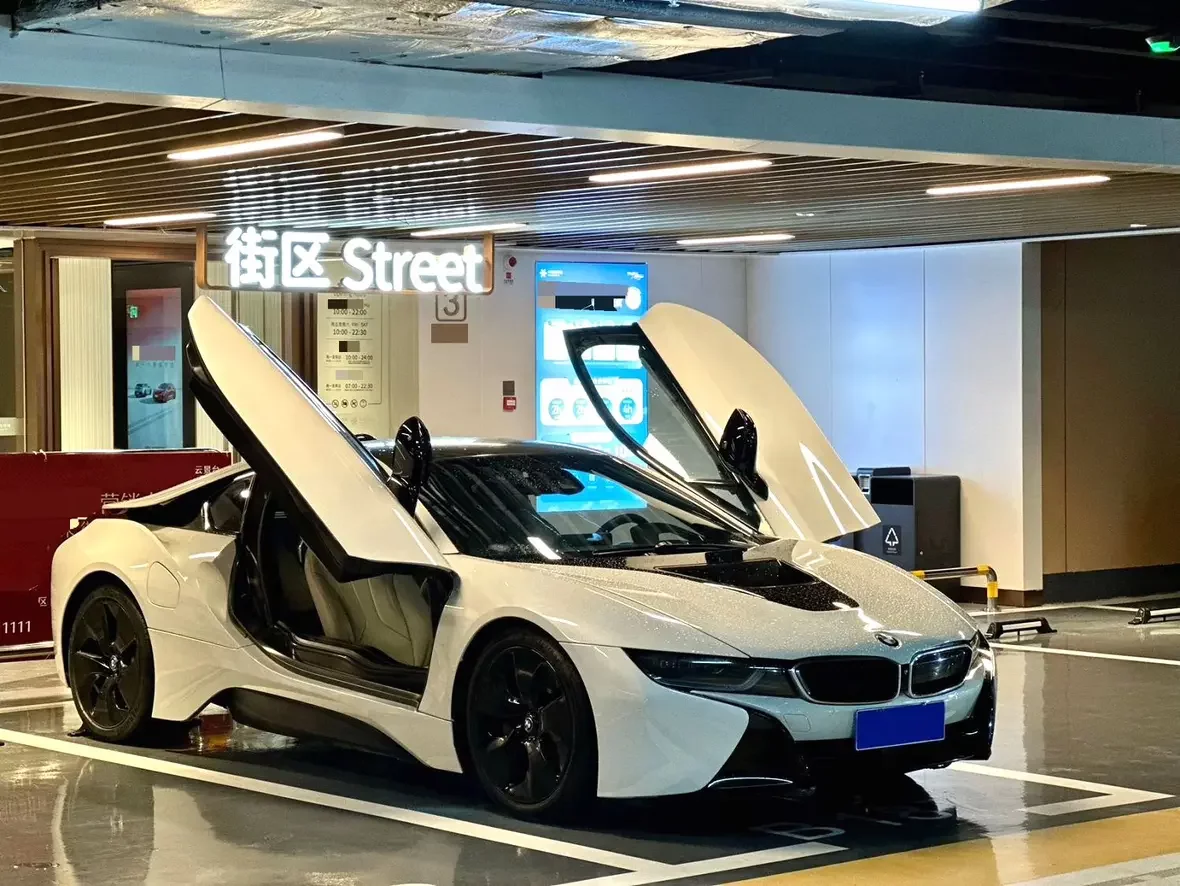 BMW i8
