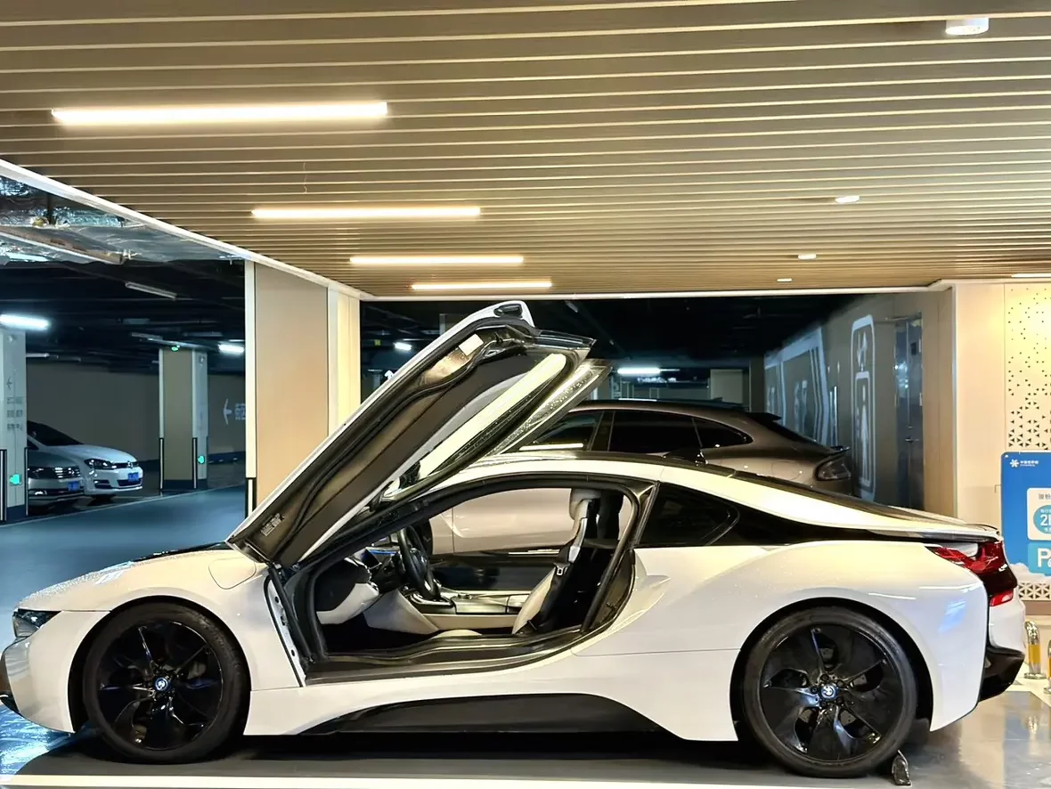 BMW i8