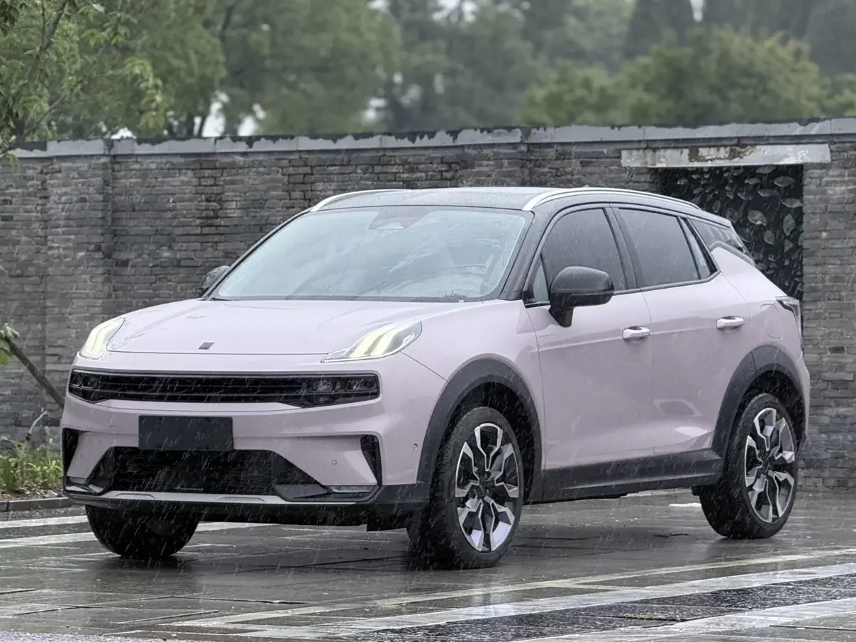 Lynk & Co 06