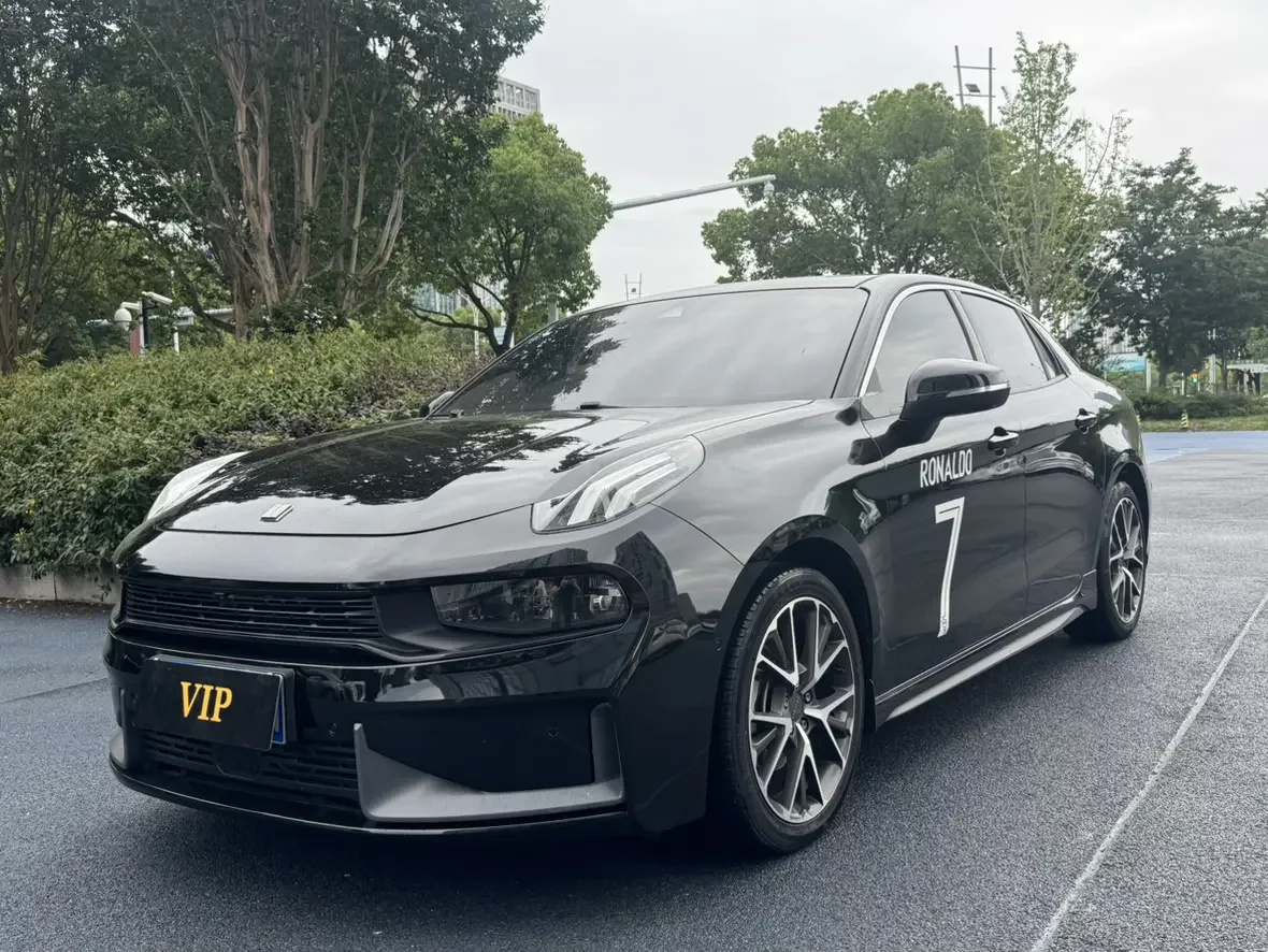 Lynk & Co 03