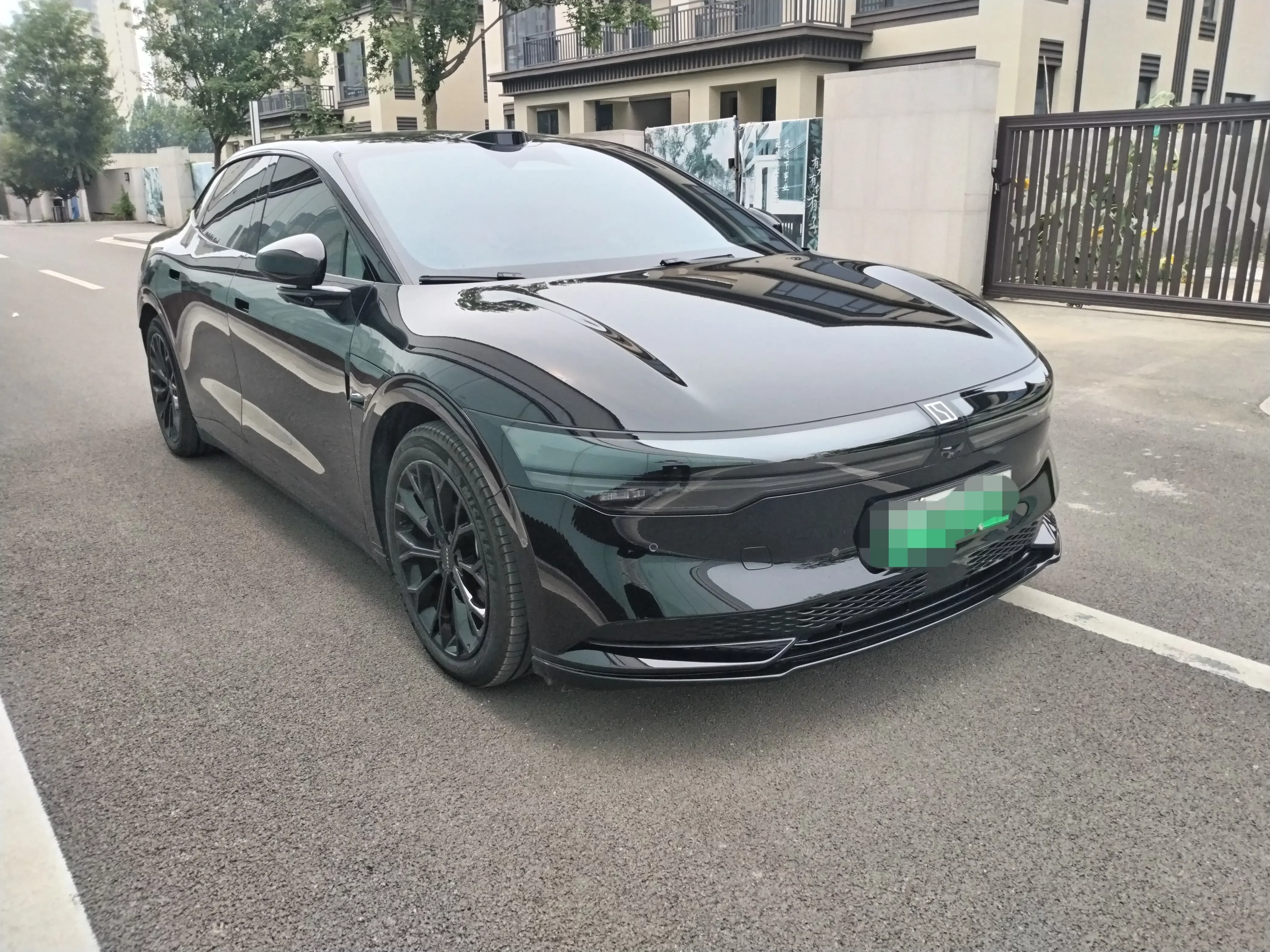ZEEKR 007