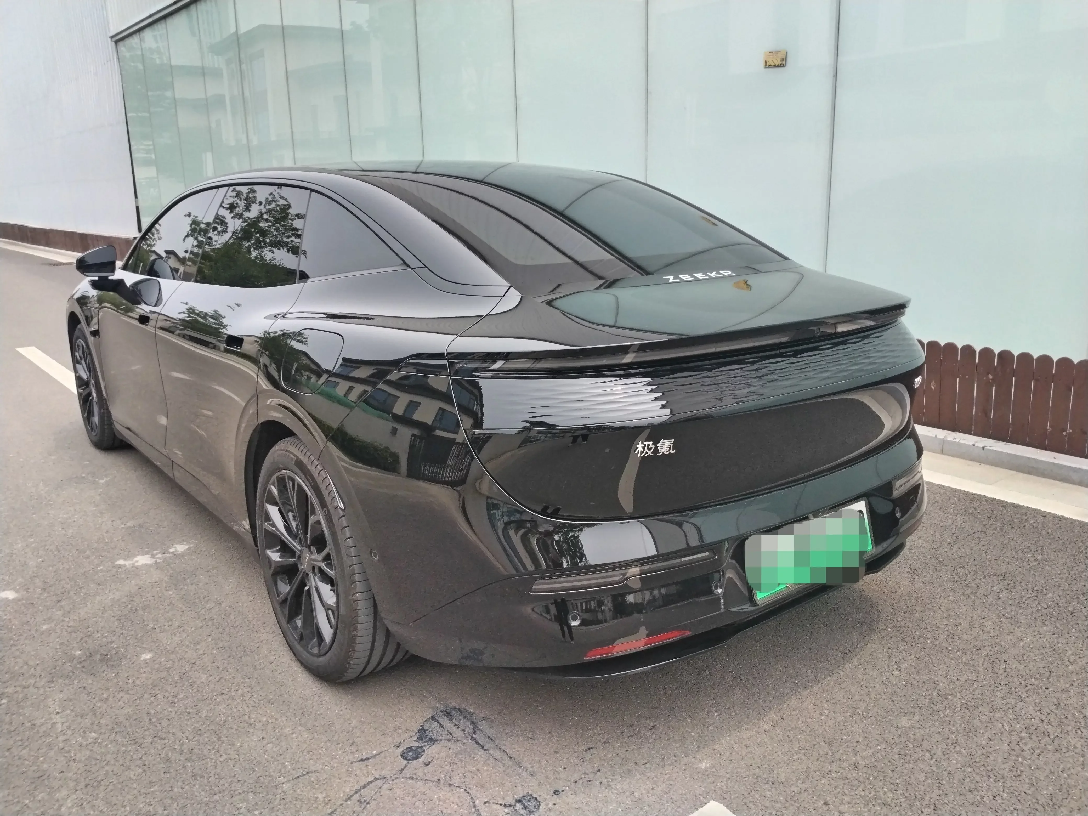 ZEEKR 007