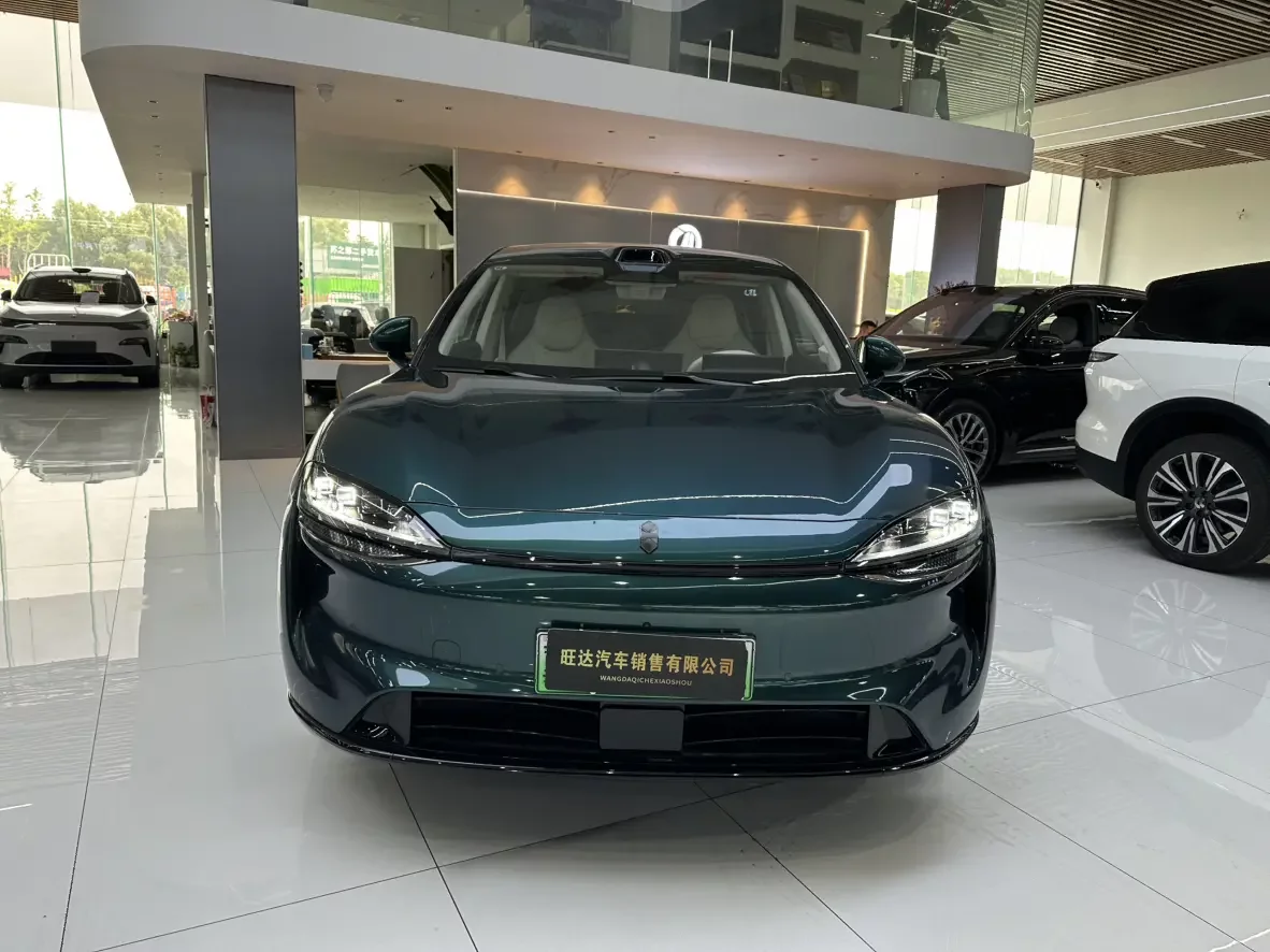 Luxeed Zhijie R7
