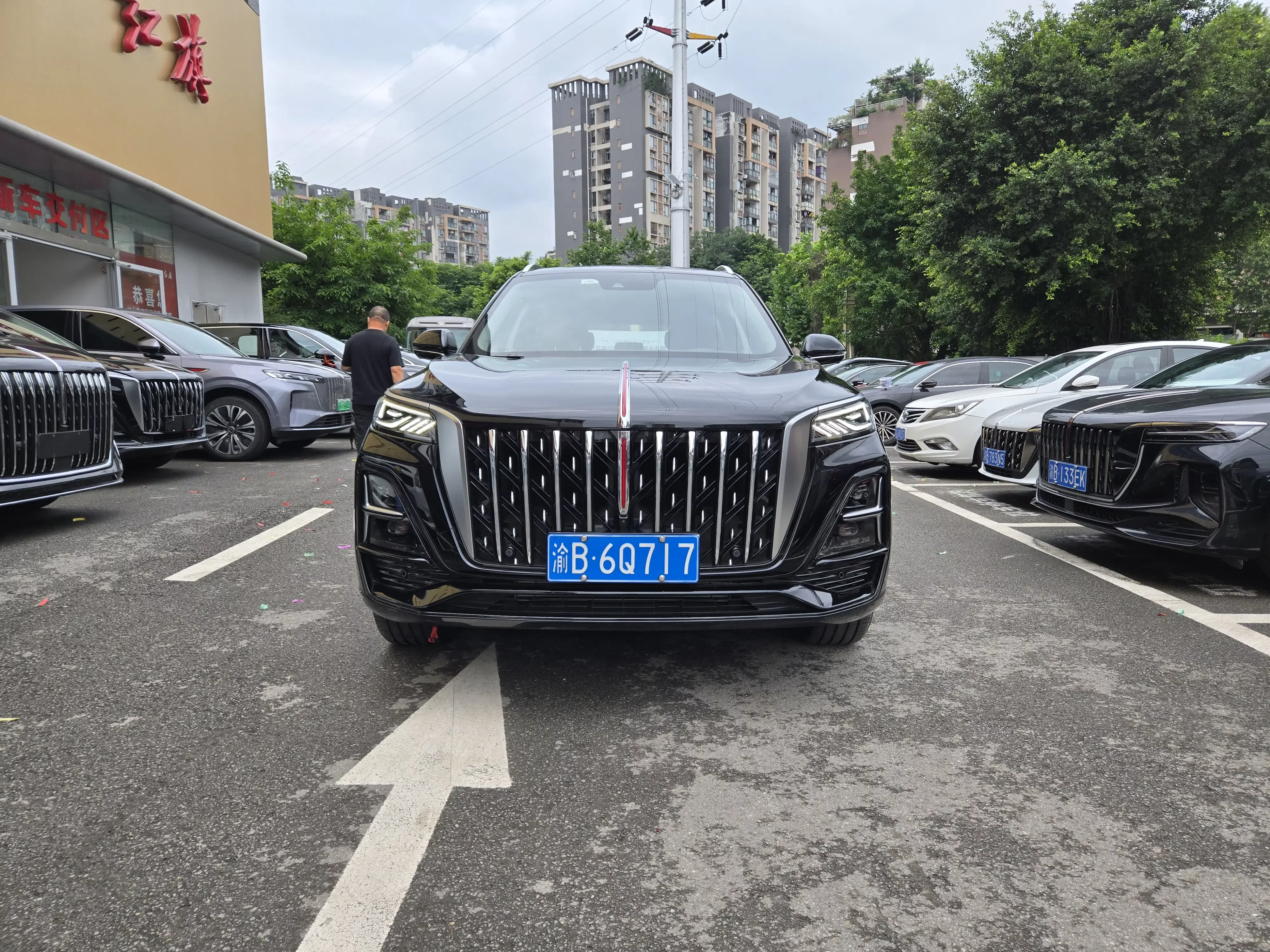 Hongqi HS5