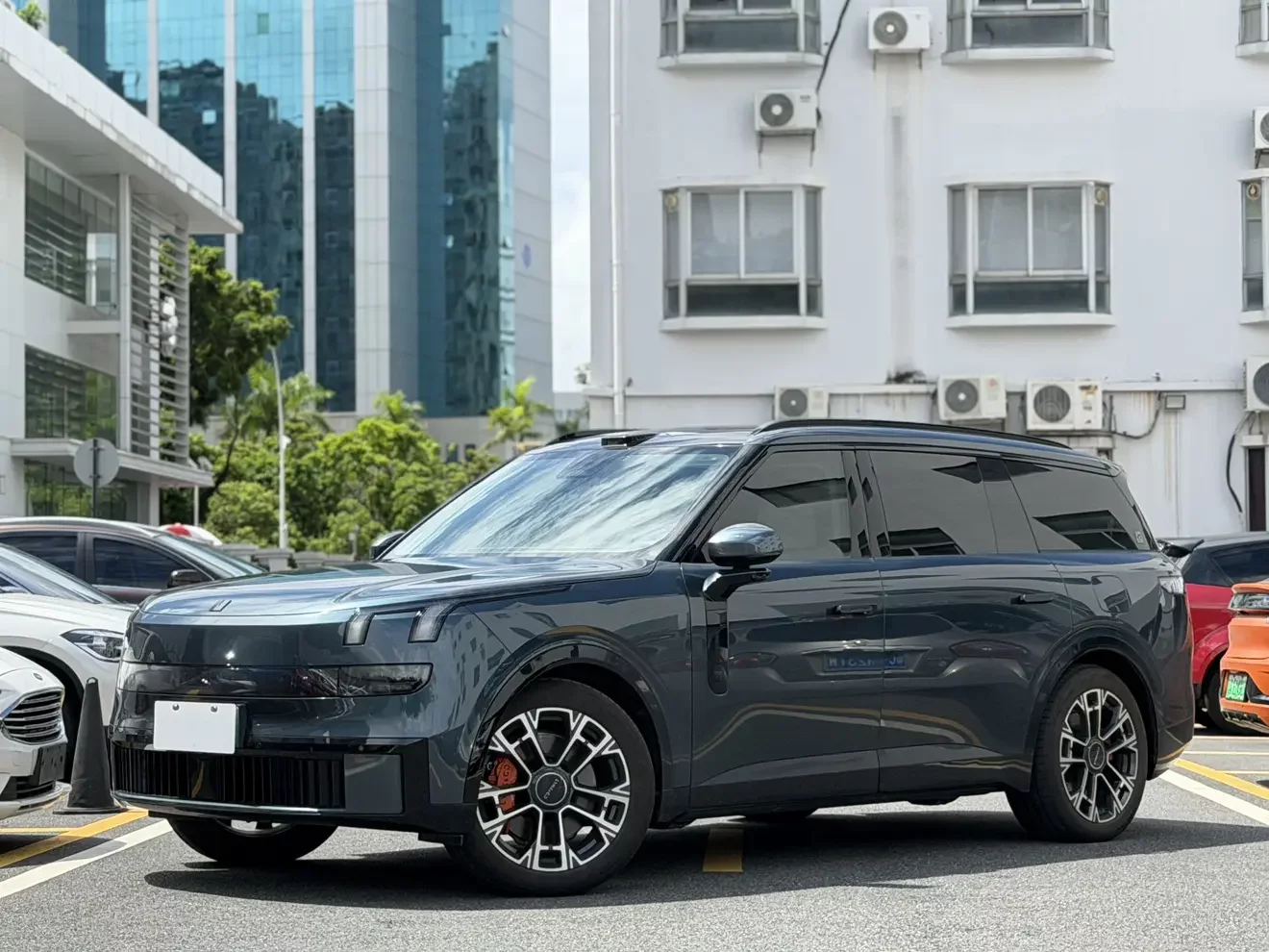 Lynk & Co 900
