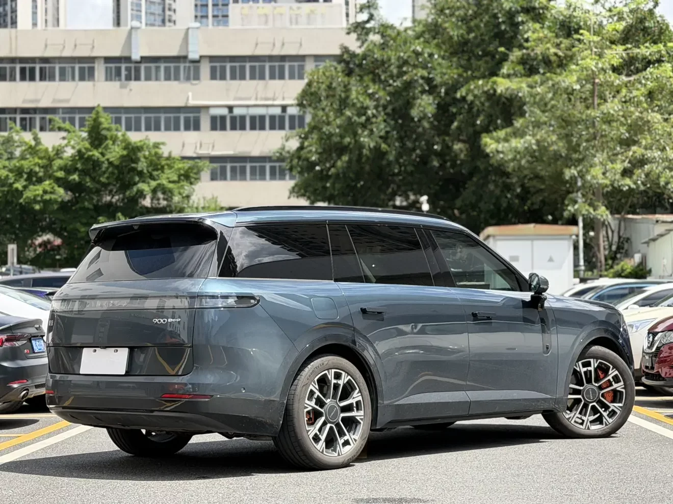 Lynk & Co 900
