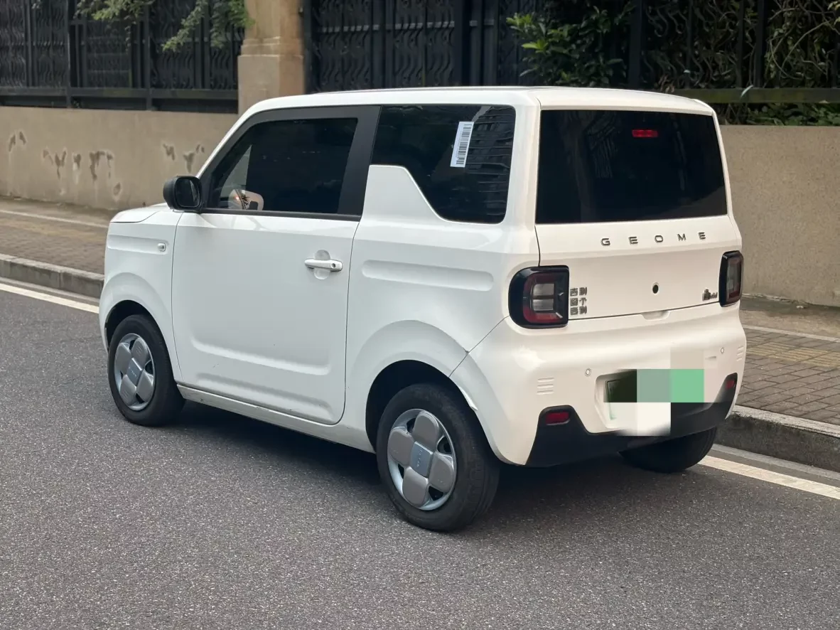 Geely panda