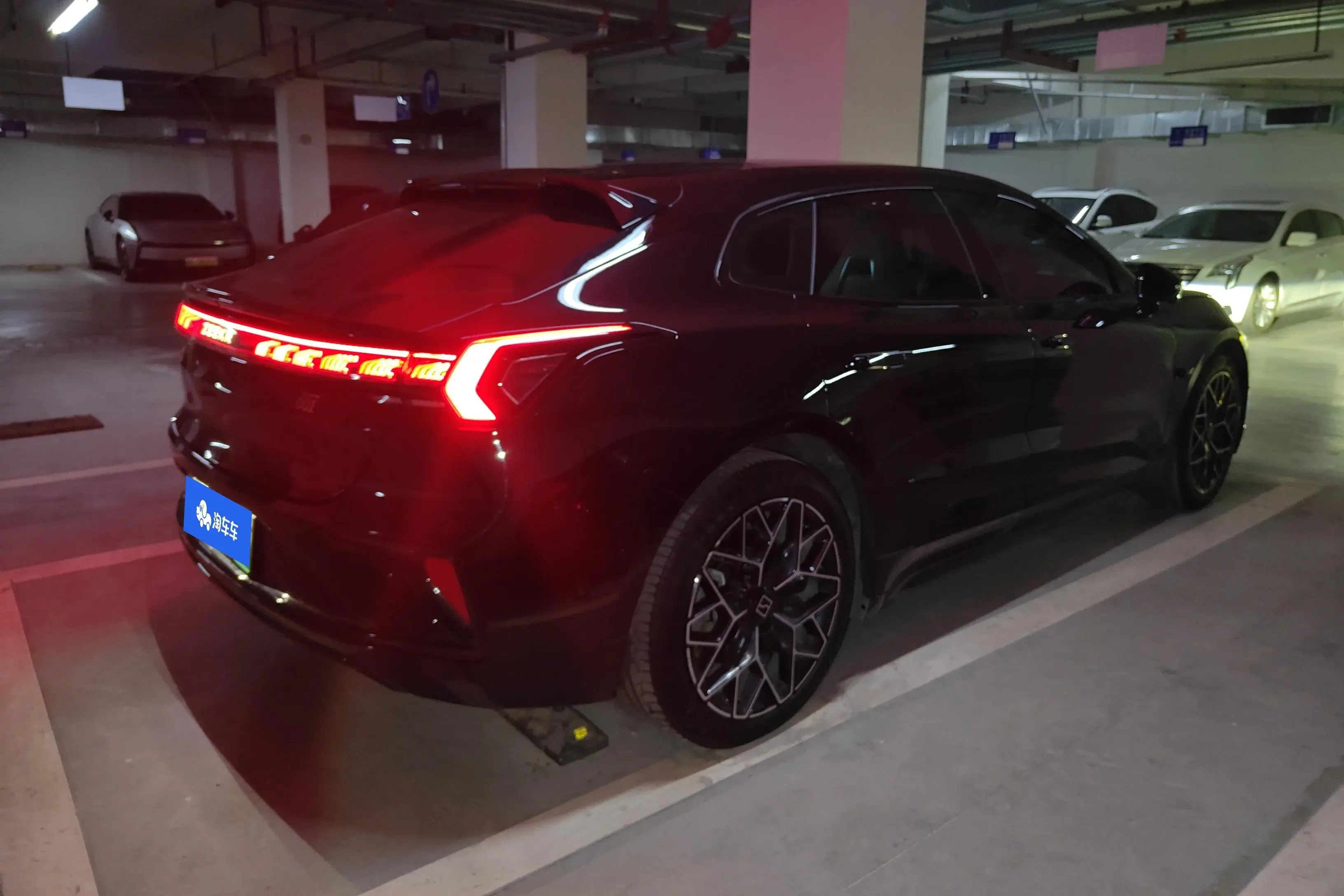 ZEEKR 001