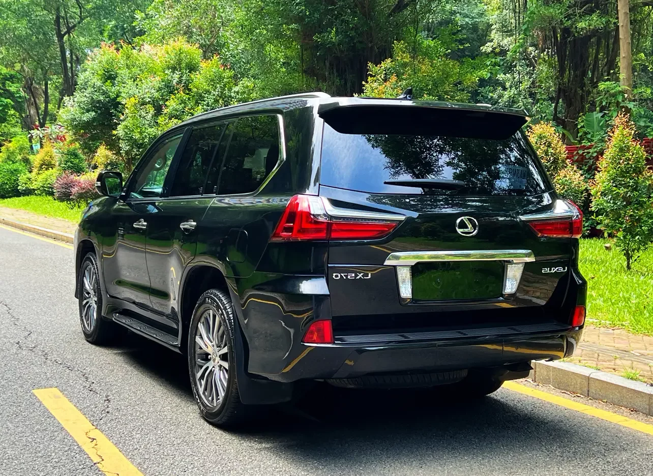 Lexus LX