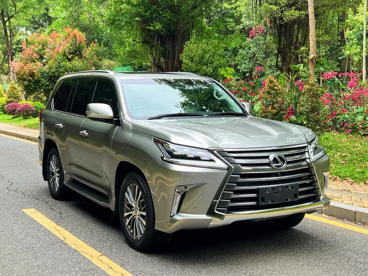 Lexus LX