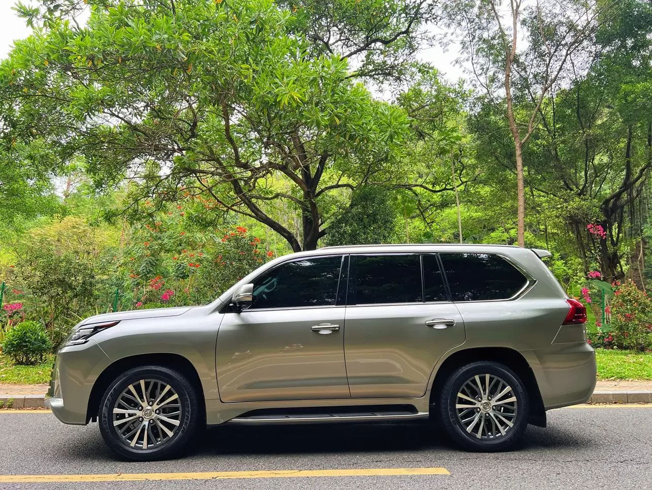 Lexus LX