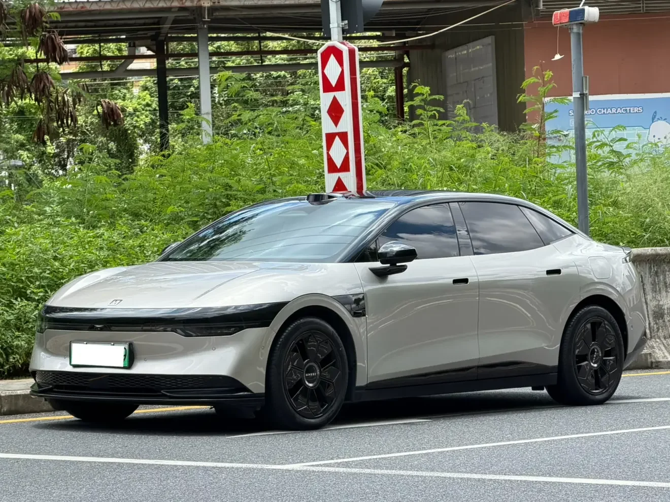 ZEEKR 007