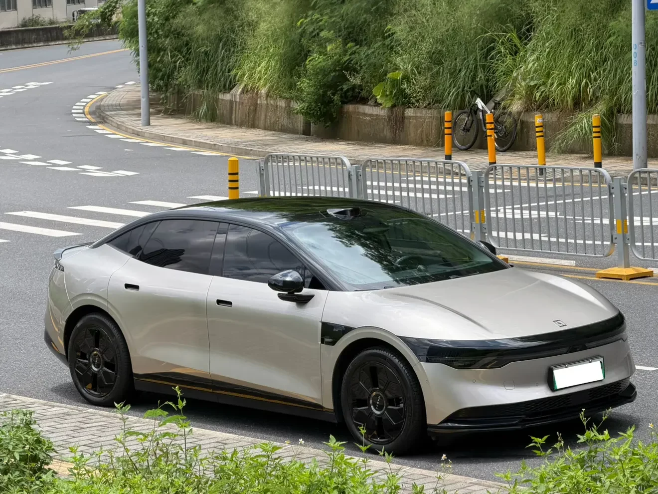 ZEEKR 007