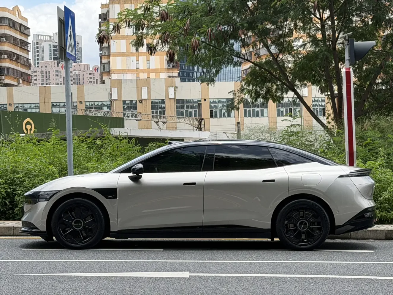 ZEEKR 007