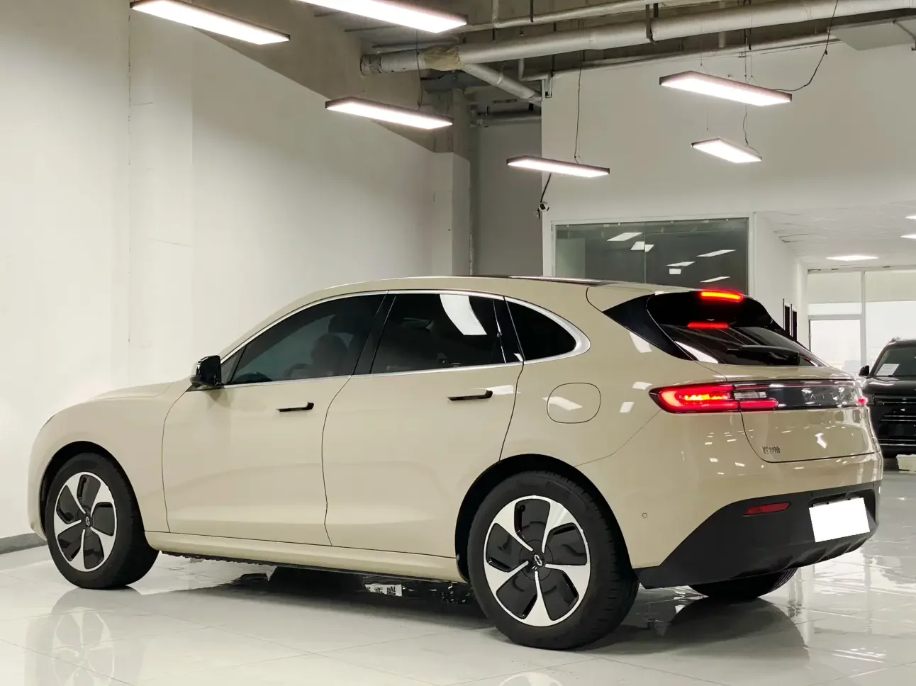 AITO M5