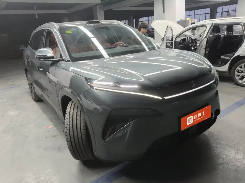 BYD Tang L EV