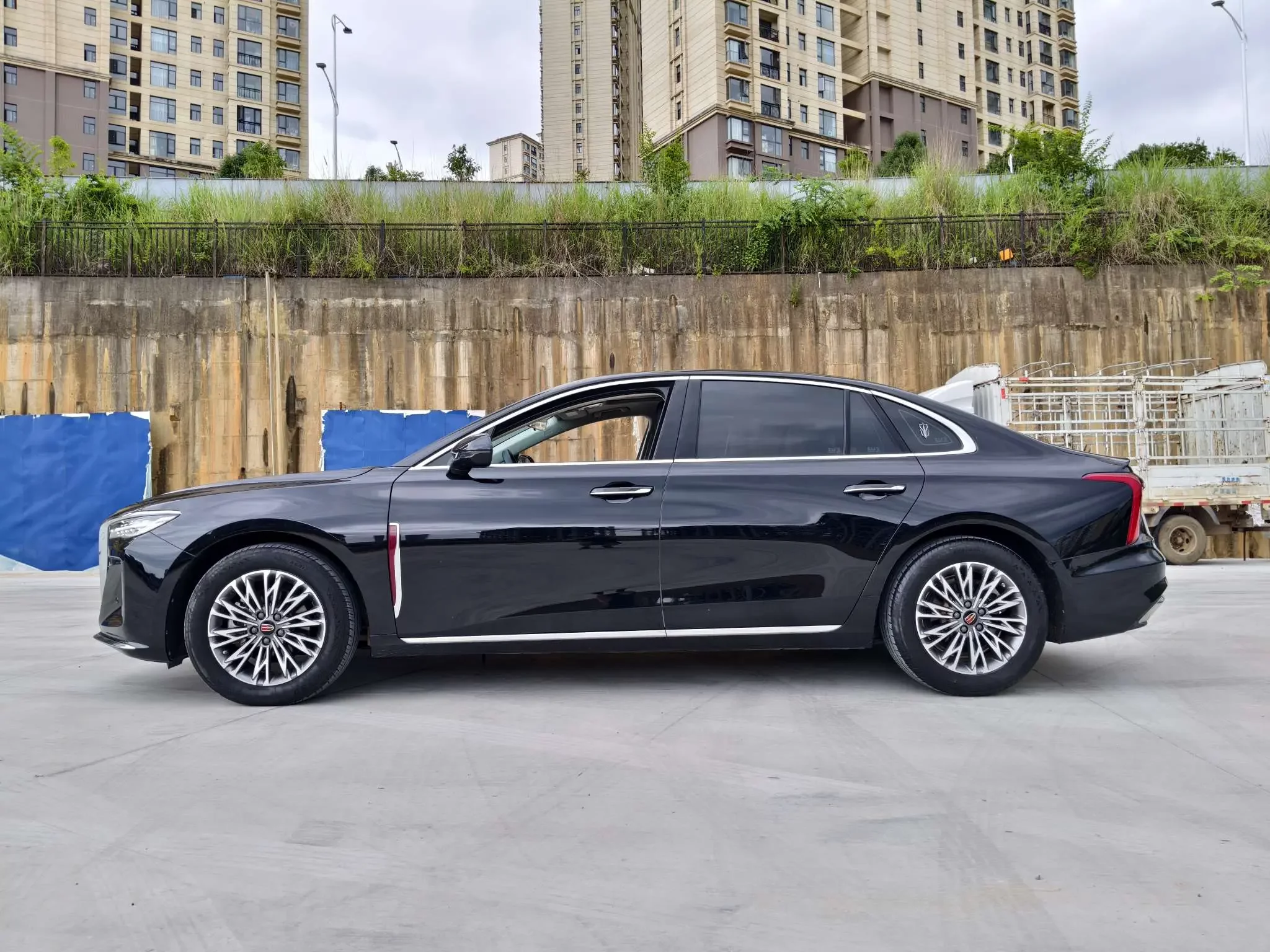 Hongqi H5