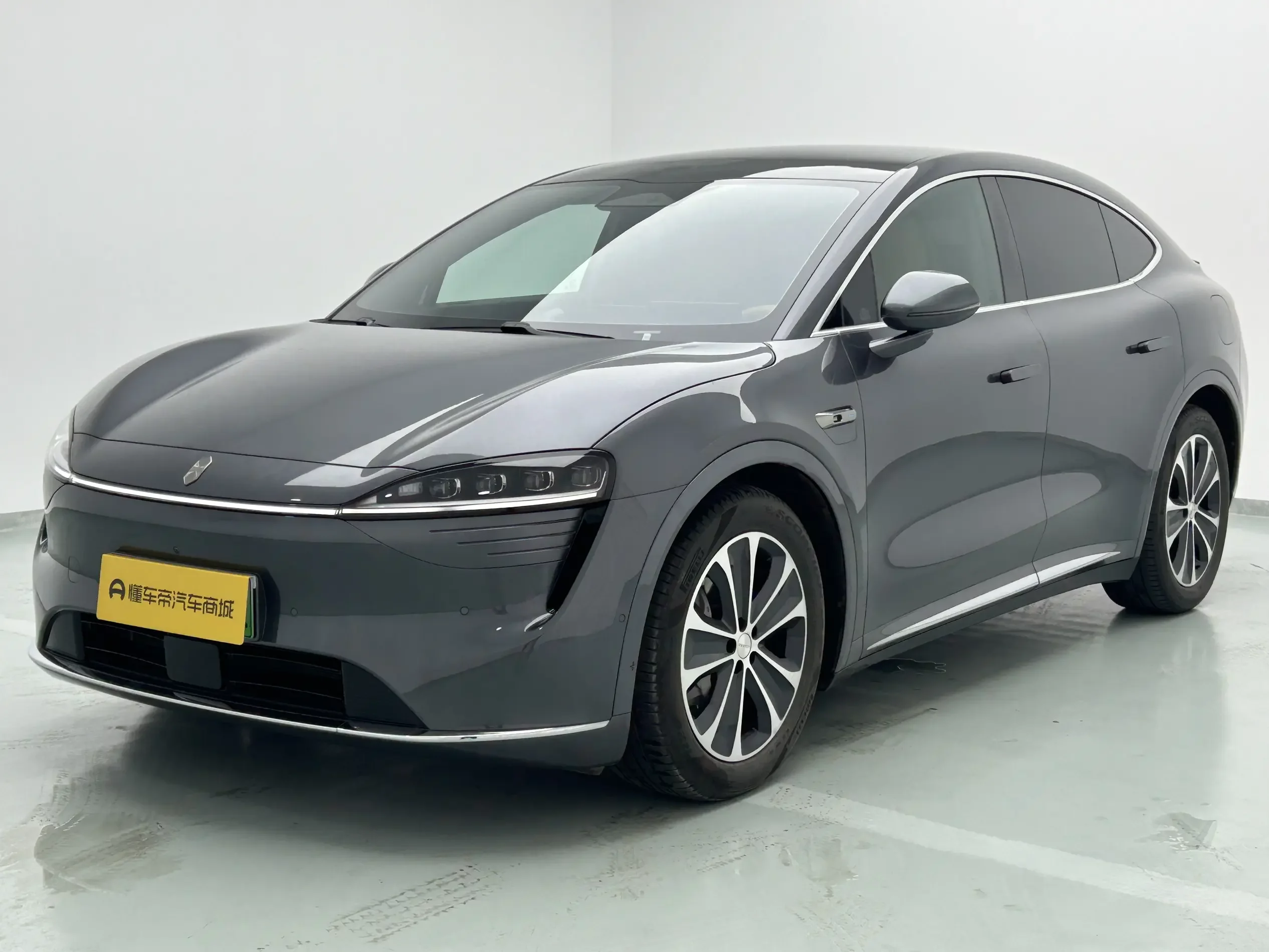 Luxeed Zhijie R7